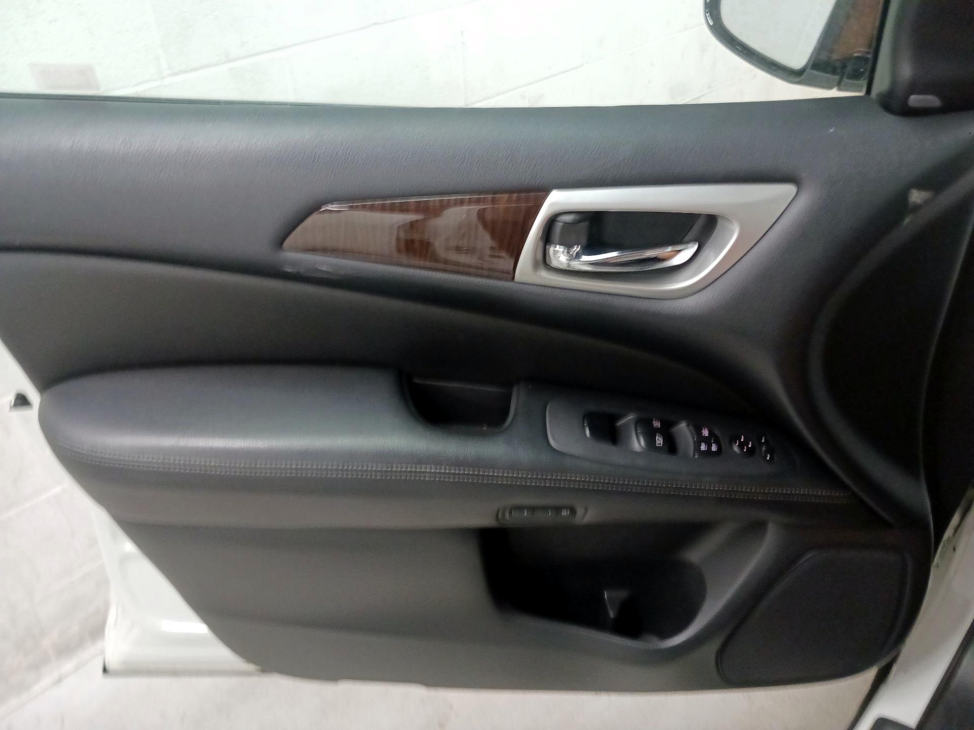 Thumbnail: 2015 Nissan Pathfinder - 12