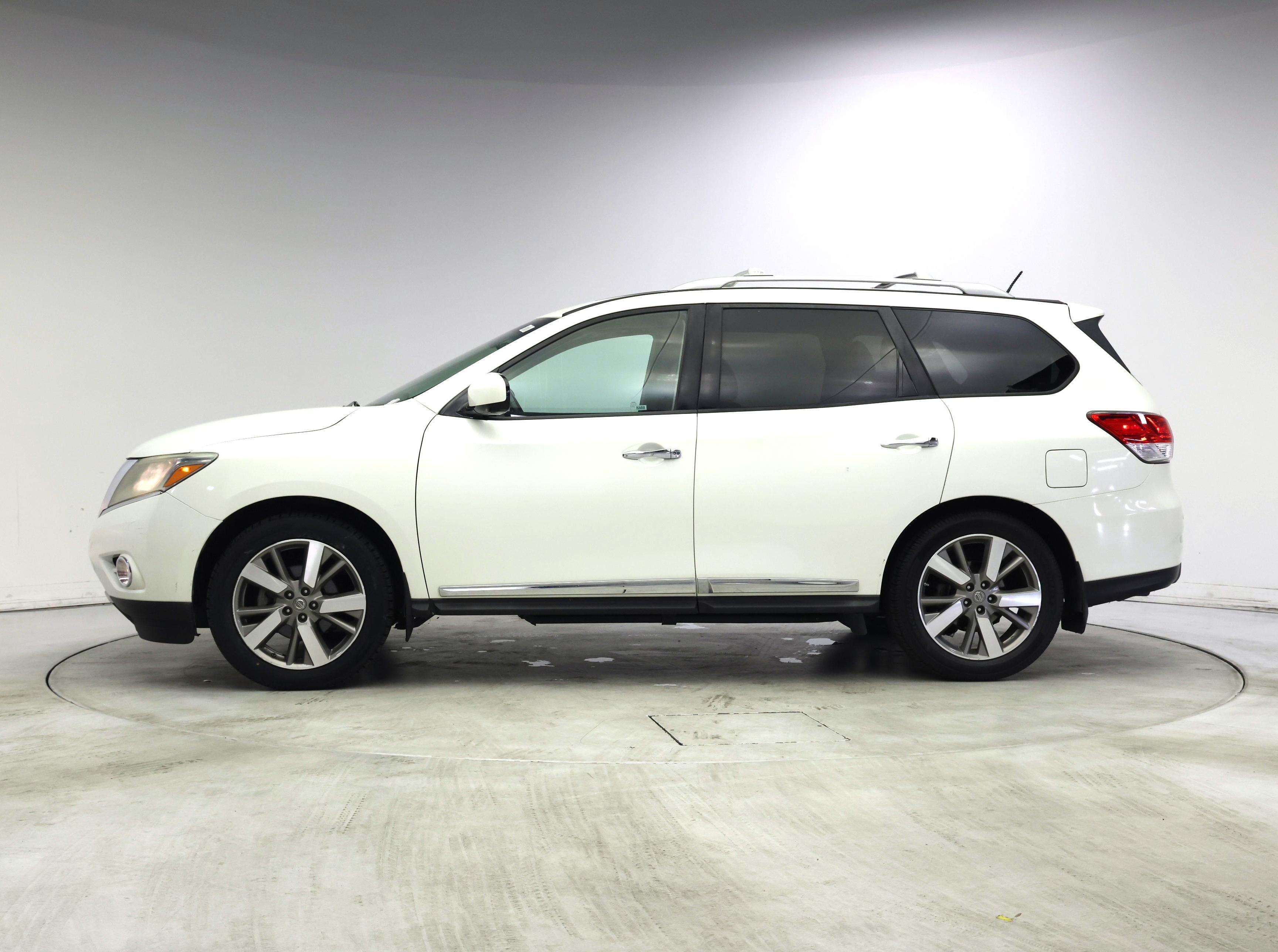 Thumbnail: 2015 Nissan Pathfinder - 3