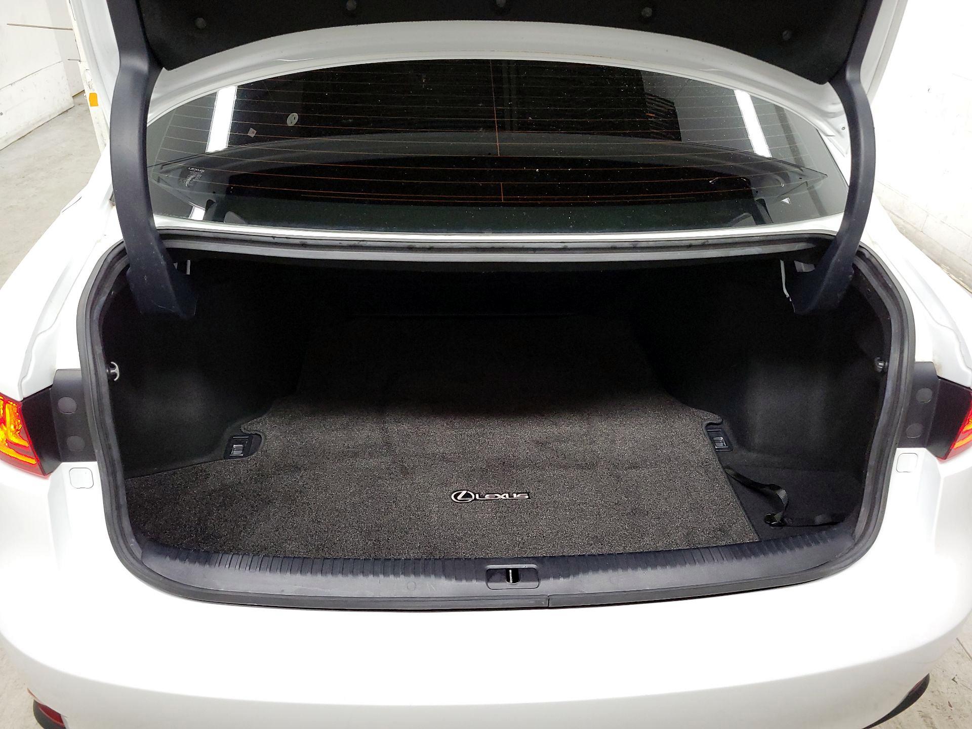 Thumbnail: 2016 Lexus IS - 18