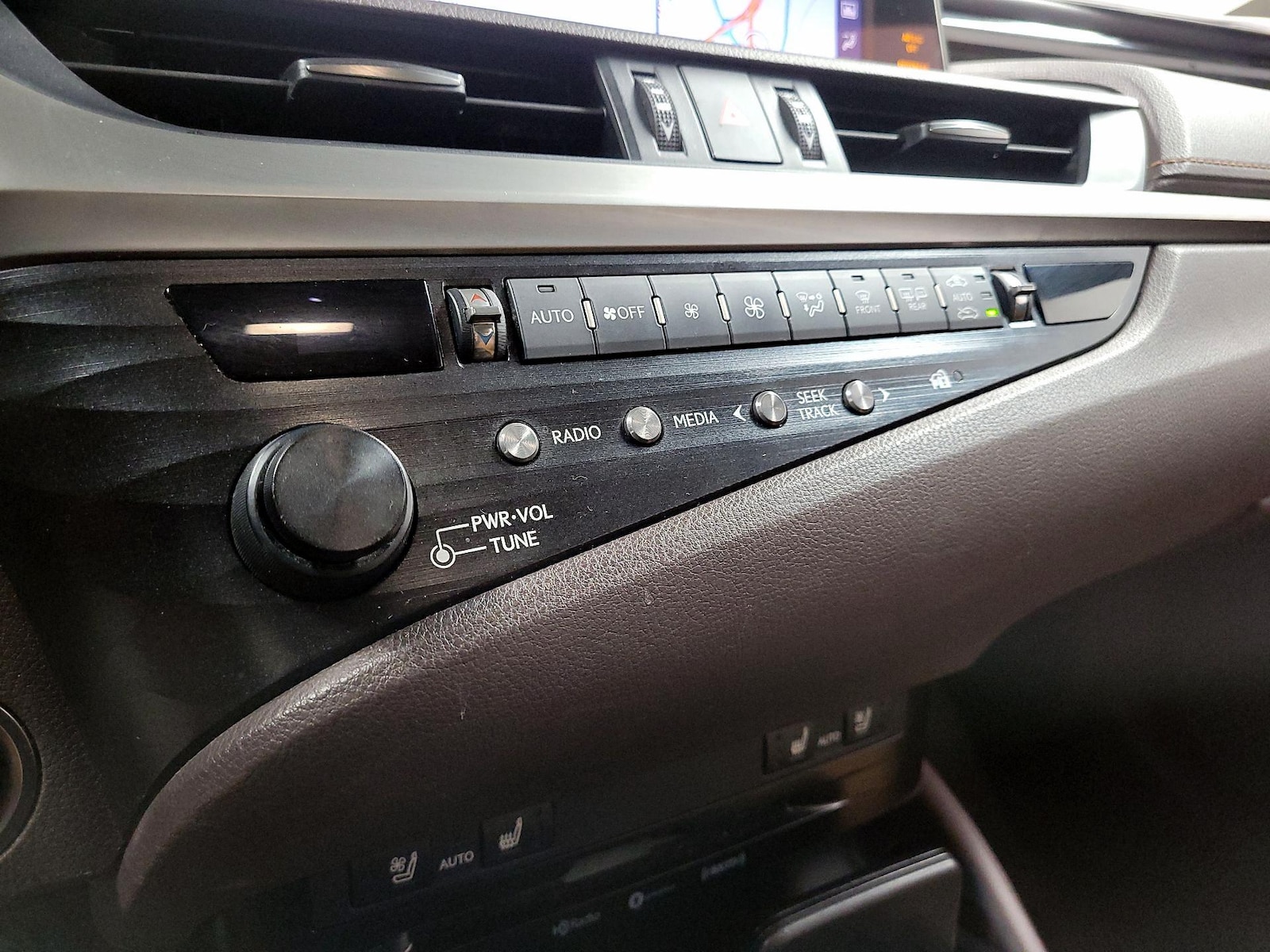 2019 Lexus ES 350 - Photo 16