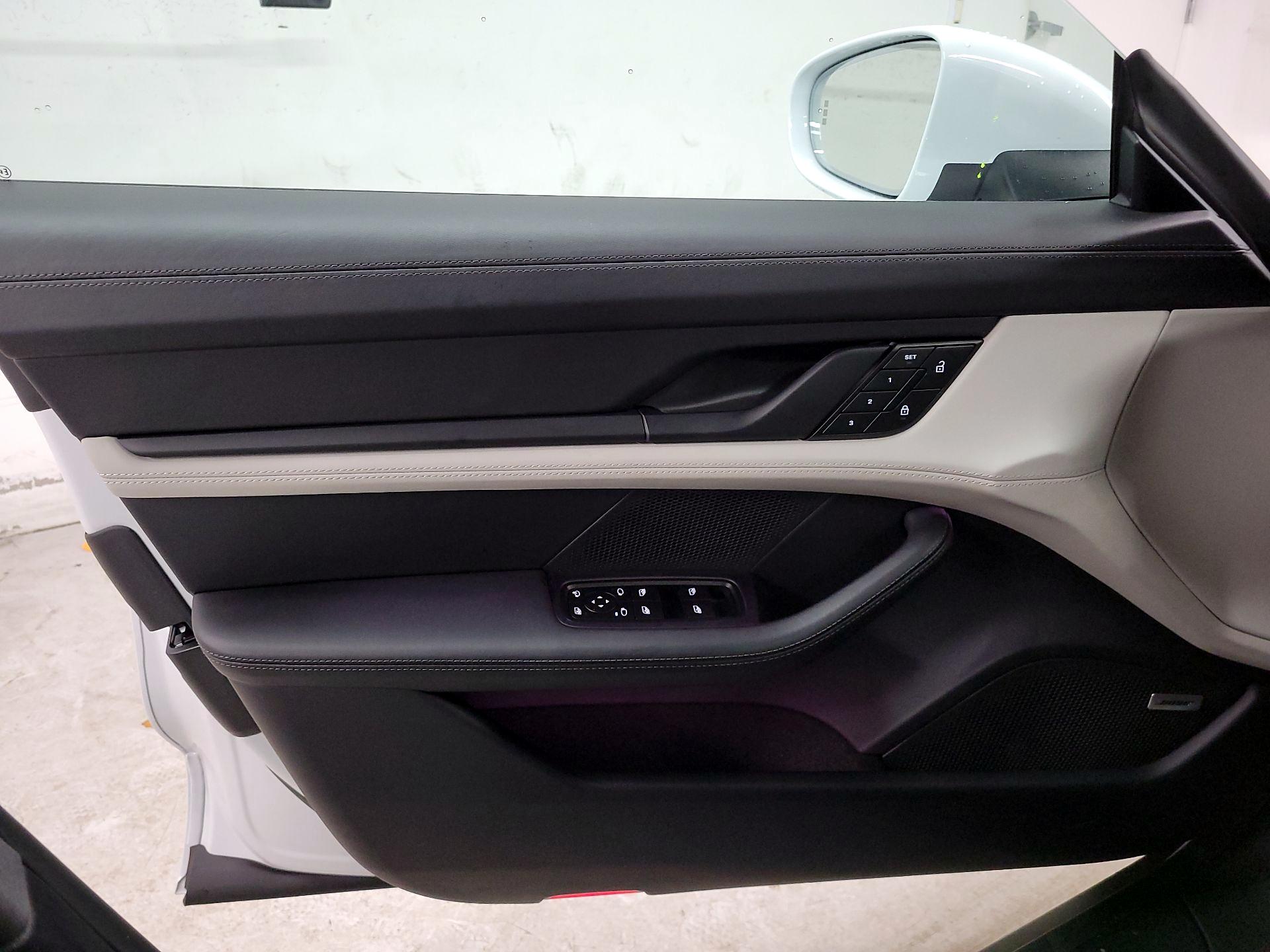 Thumbnail: 2022 Porsche Taycan - 12