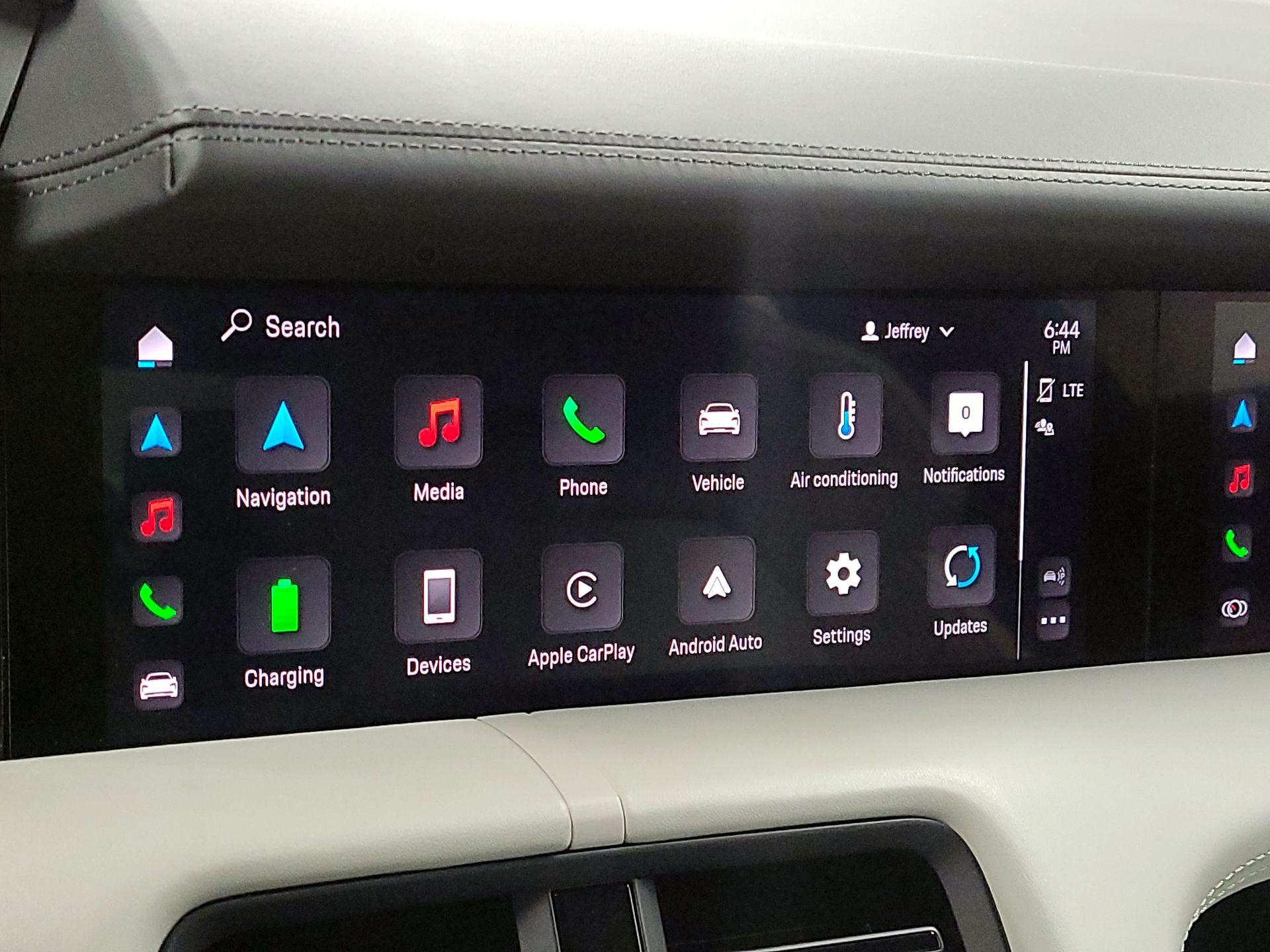 Thumbnail: 2022 Porsche Taycan - 14