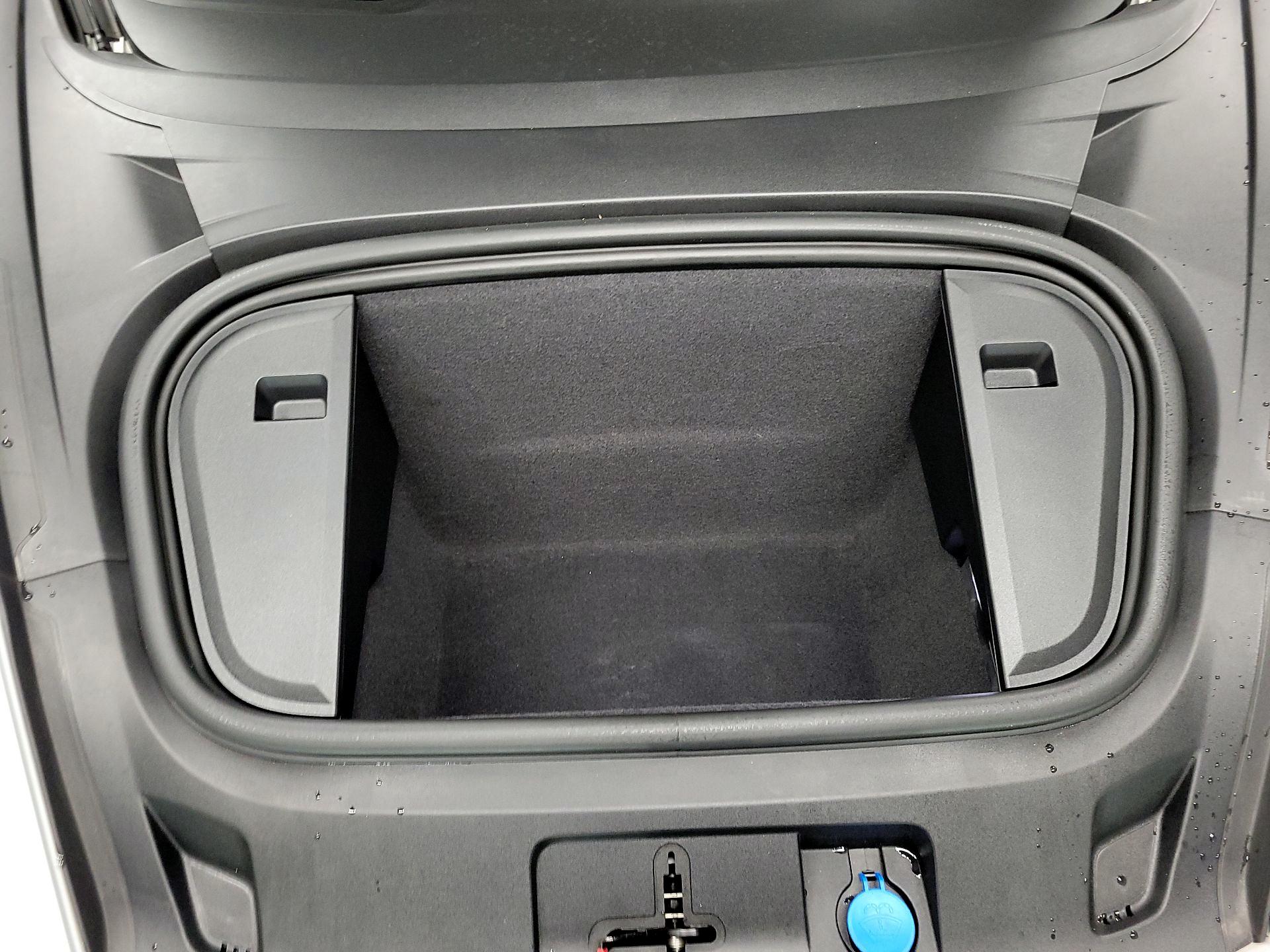 Thumbnail: 2022 Porsche Taycan - 19