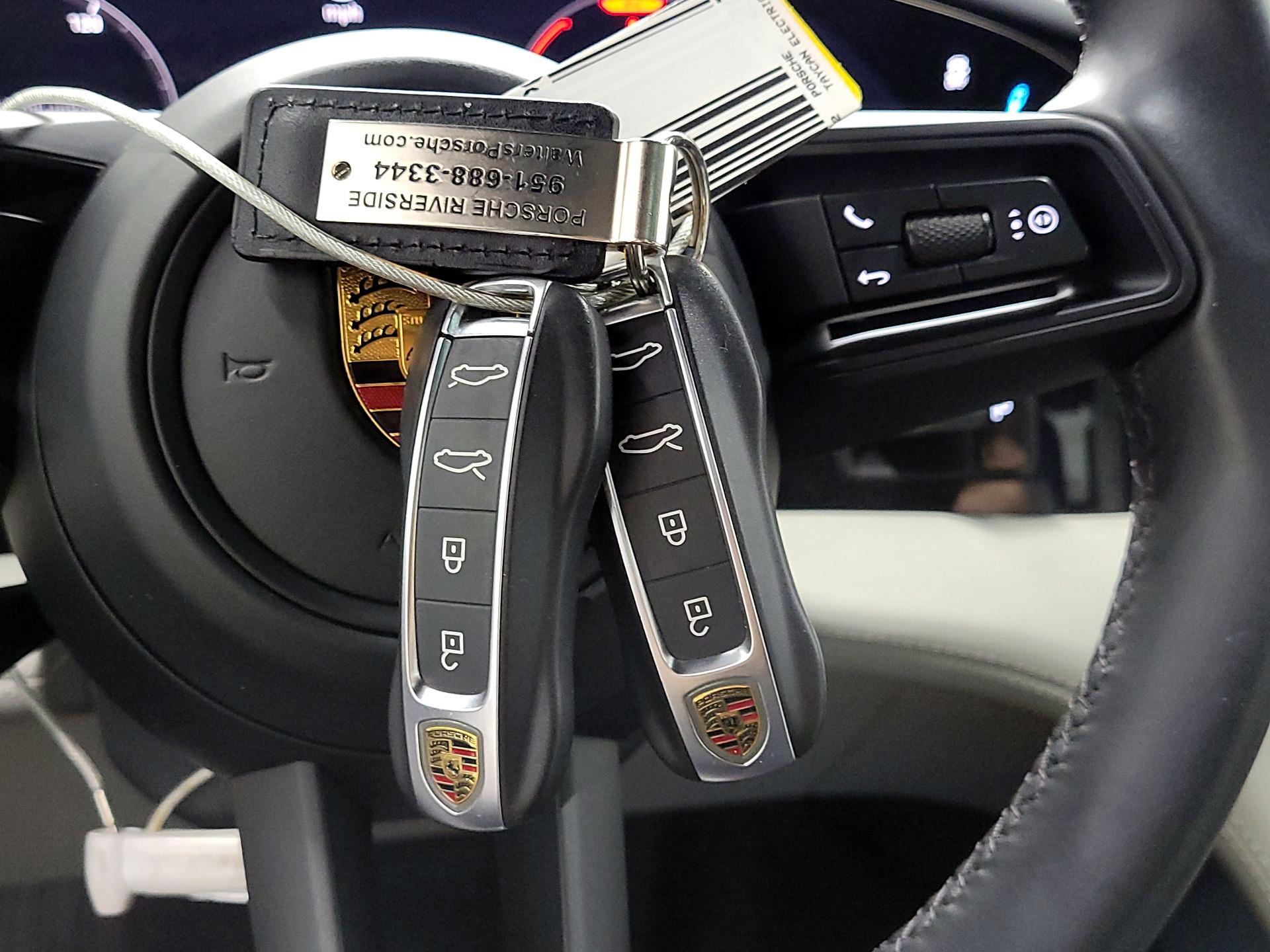 Thumbnail: 2022 Porsche Taycan - 20