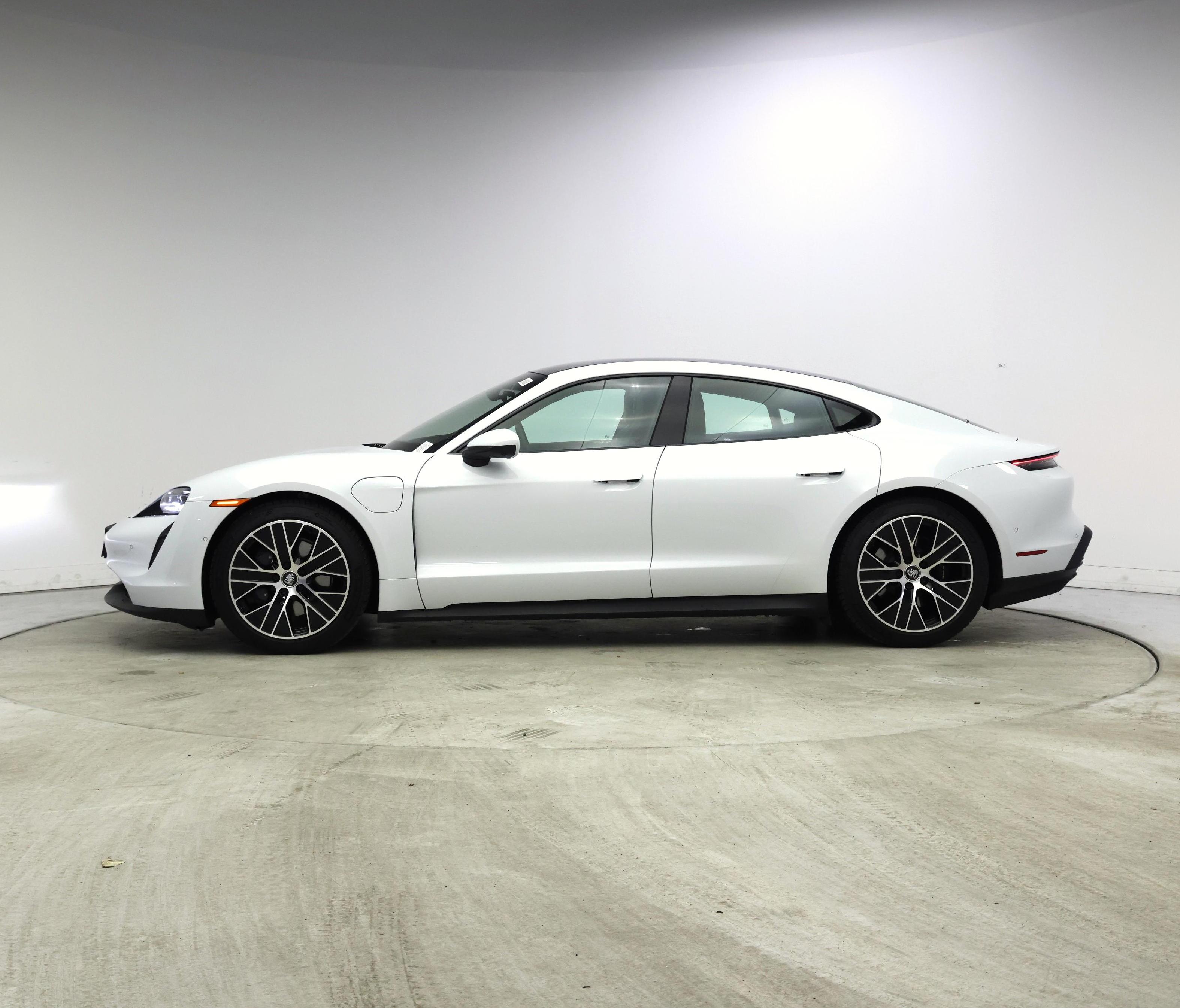 Thumbnail: 2022 Porsche Taycan - 3