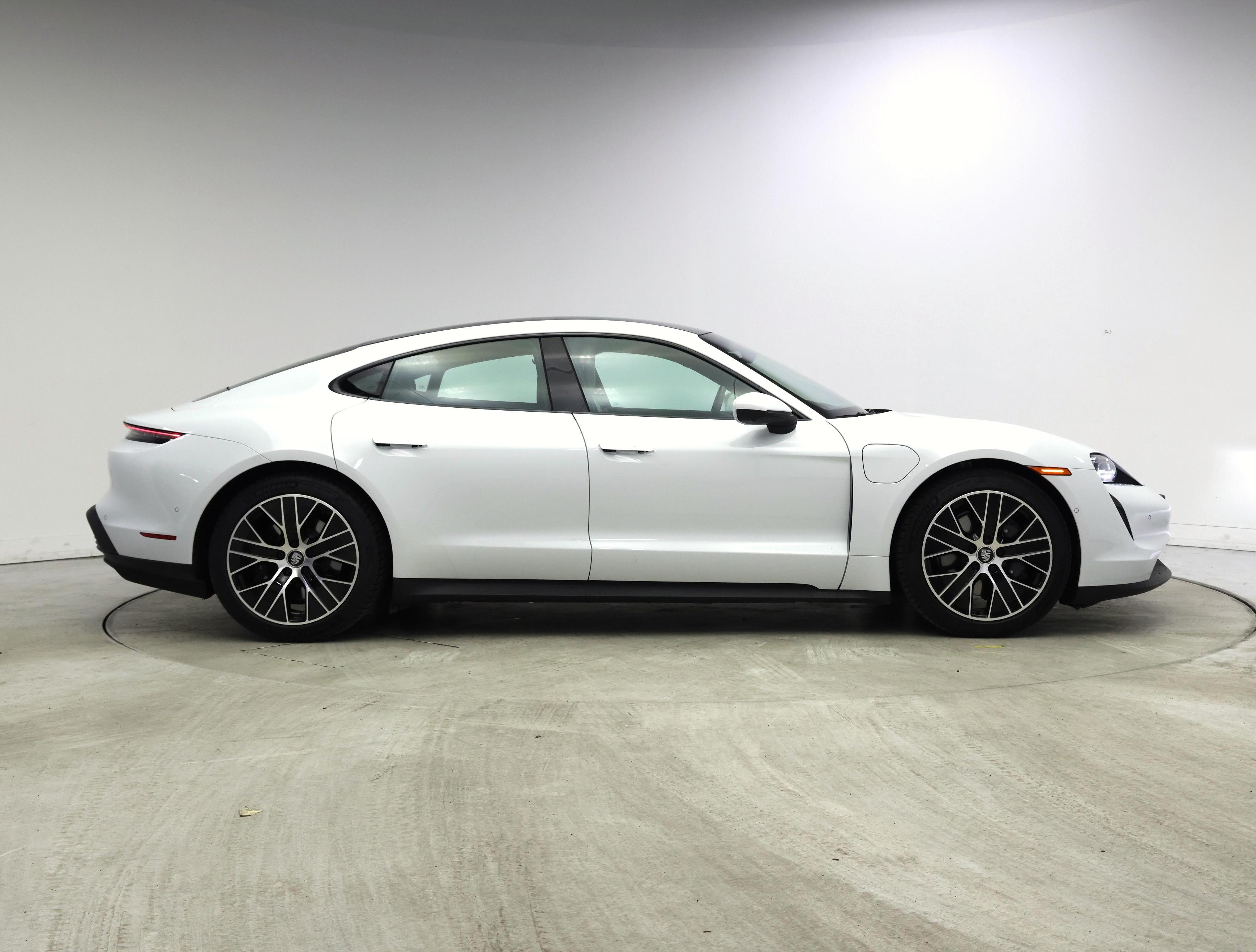 Thumbnail: 2022 Porsche Taycan - 7