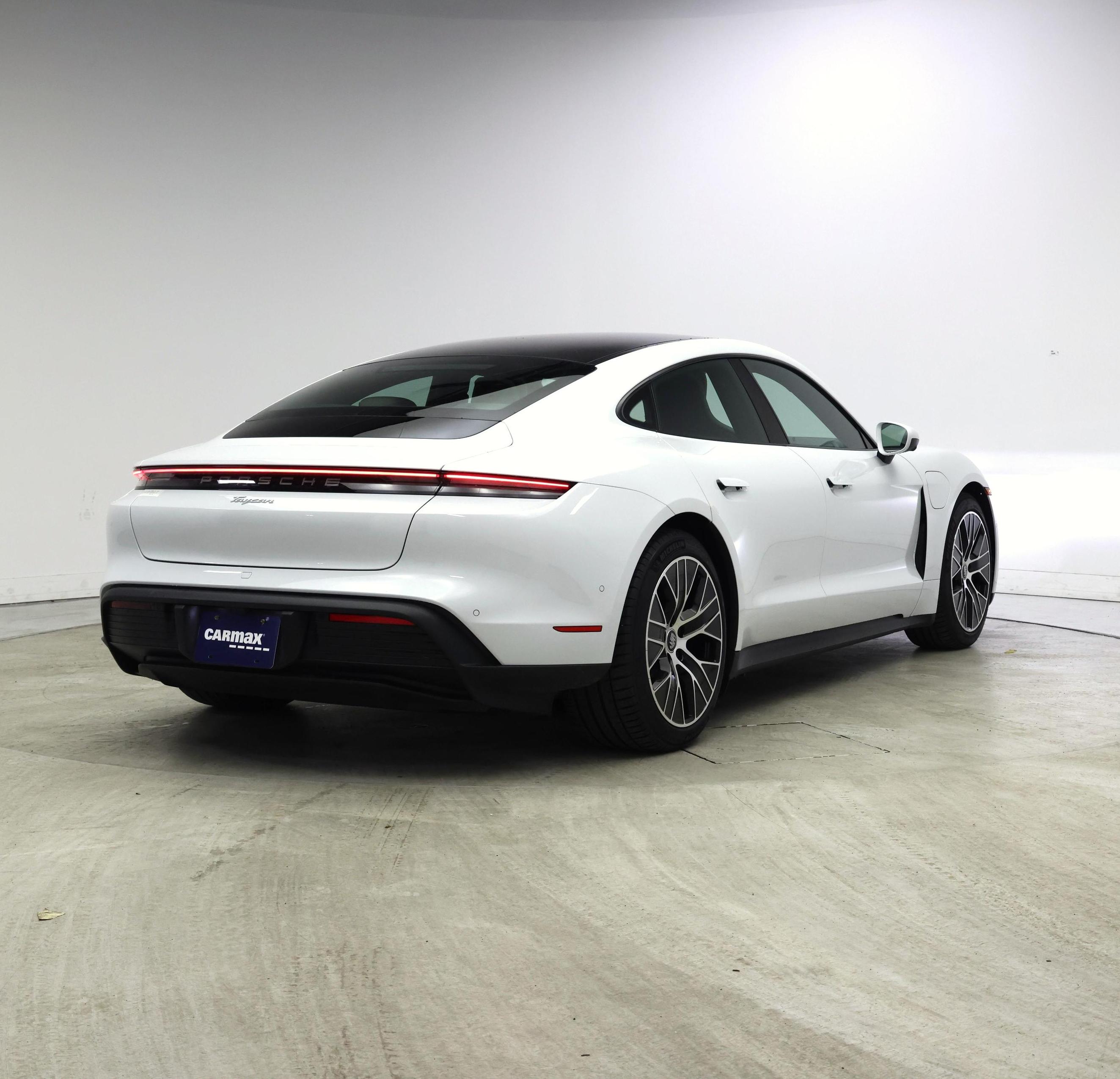 Thumbnail: 2022 Porsche Taycan - 8