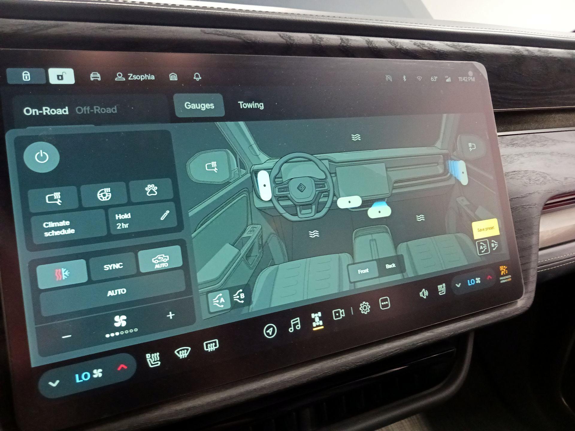 Thumbnail: 2022 Rivian R1T - 14