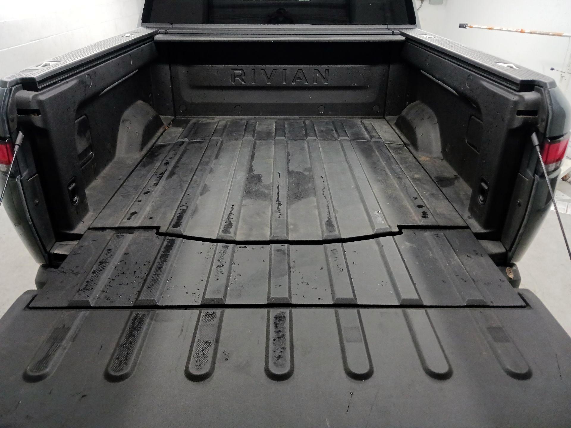 Thumbnail: 2022 Rivian R1T - 17