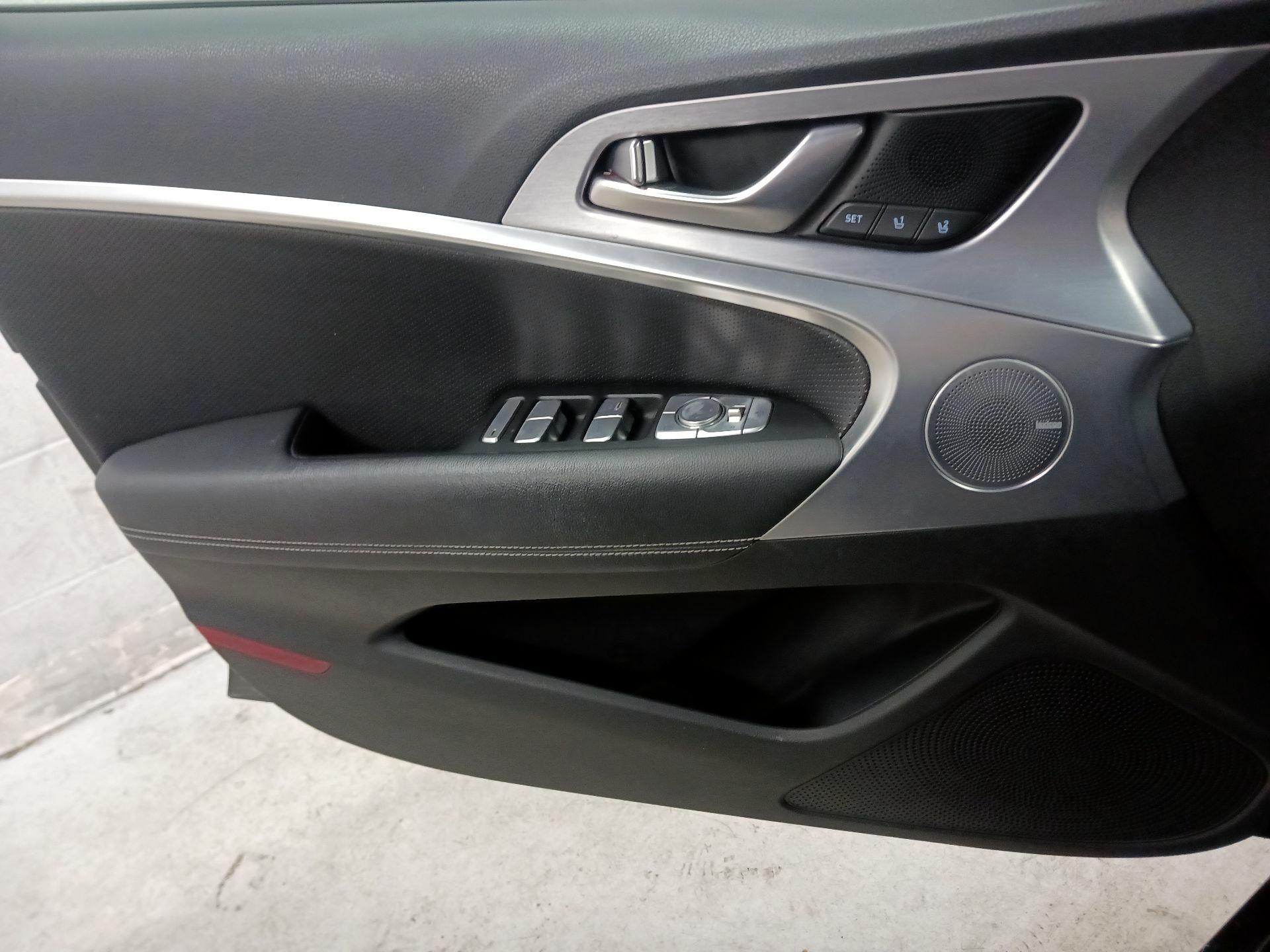 Thumbnail: 2020 Genesis G70 - 12