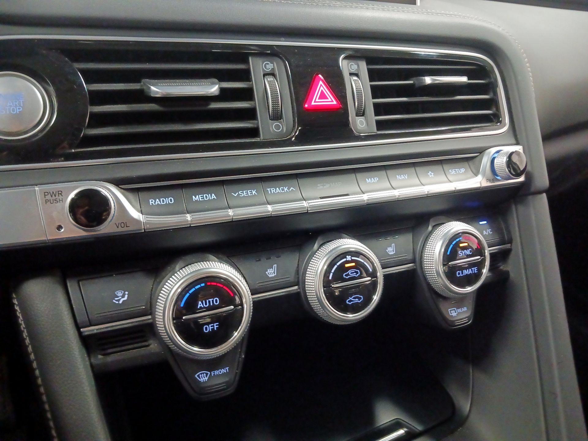 Thumbnail: 2020 Genesis G70 - 15