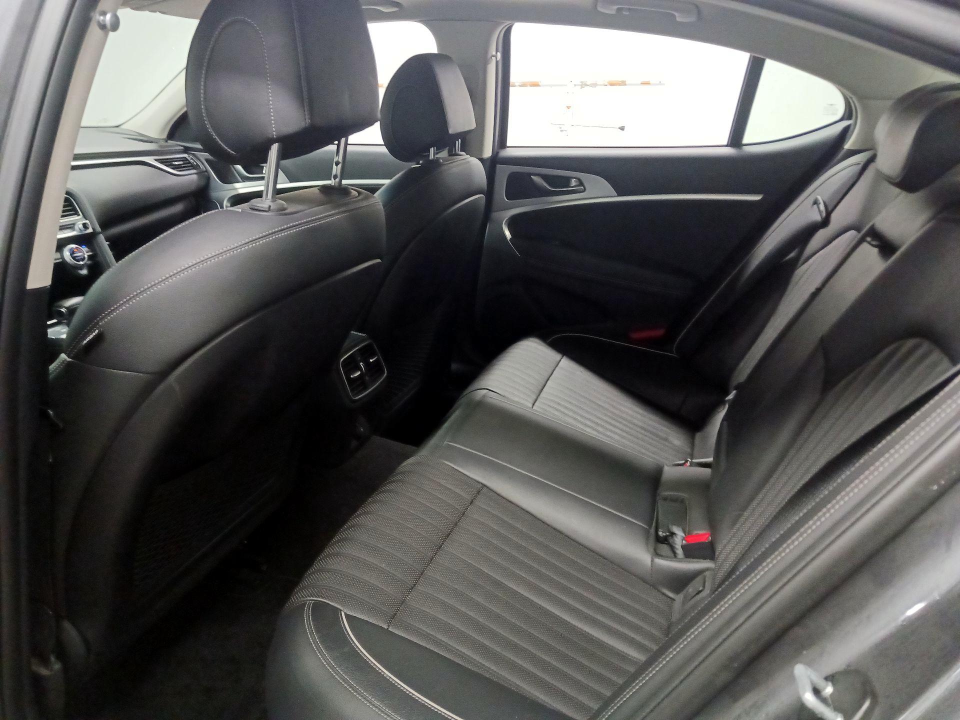 Thumbnail: 2020 Genesis G70 - 17