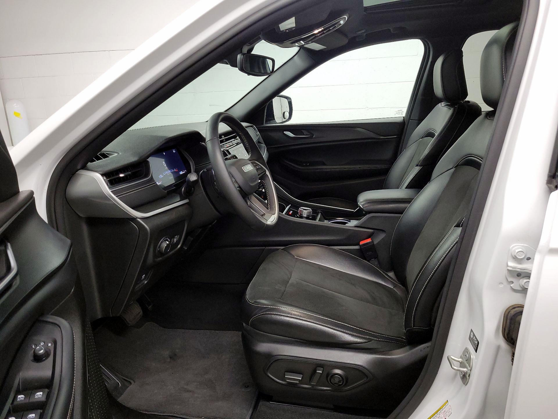 Thumbnail: 2024 Jeep Grand Cherokee - 11