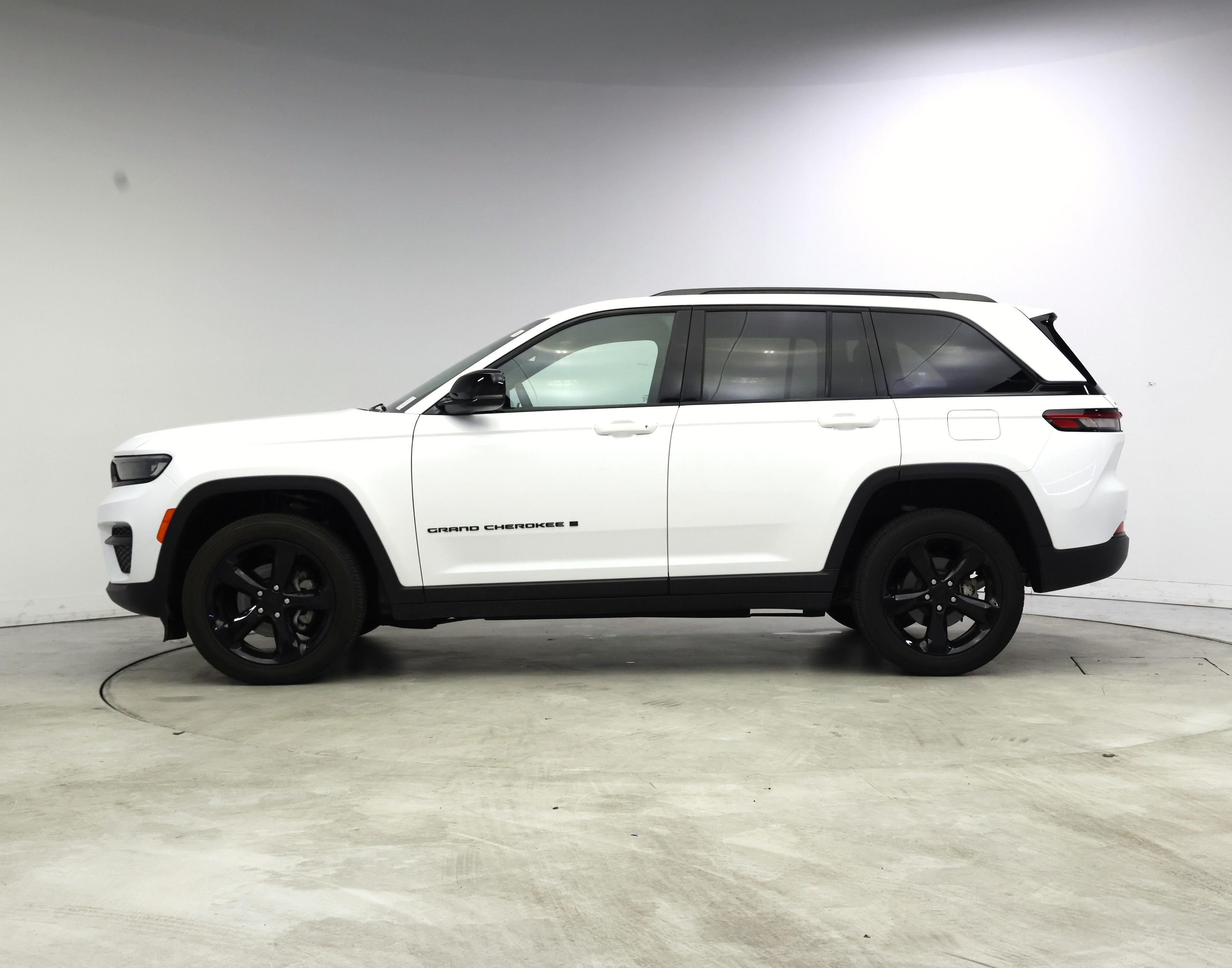 Thumbnail: 2024 Jeep Grand Cherokee - 3