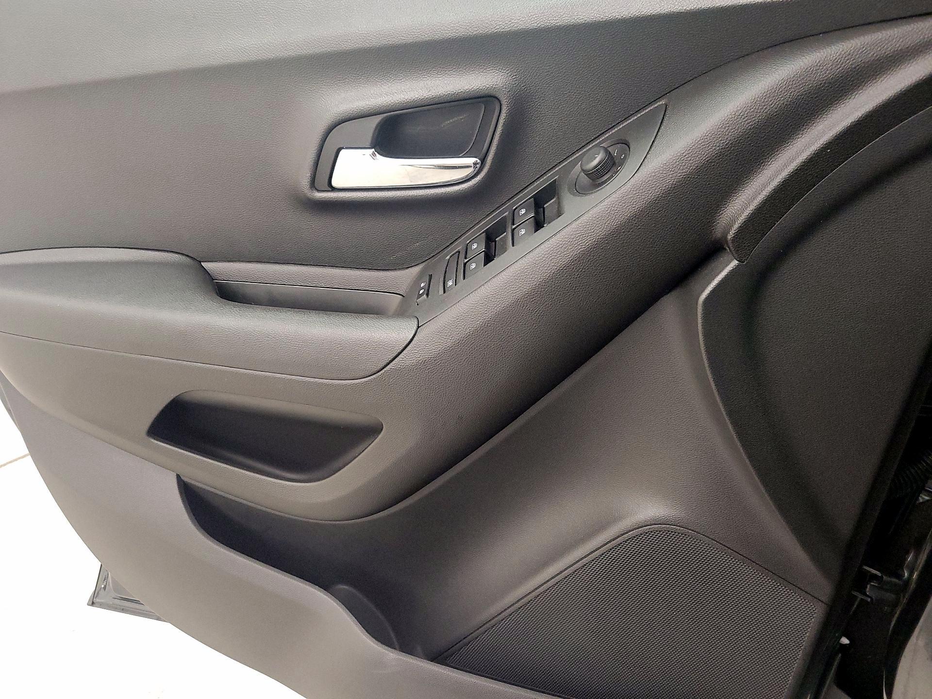 Thumbnail: 2019 Chevrolet Trax - 12