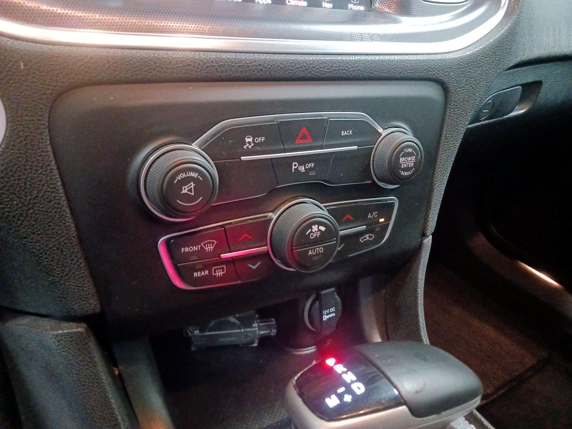 Thumbnail: 2015 Dodge Charger - 16