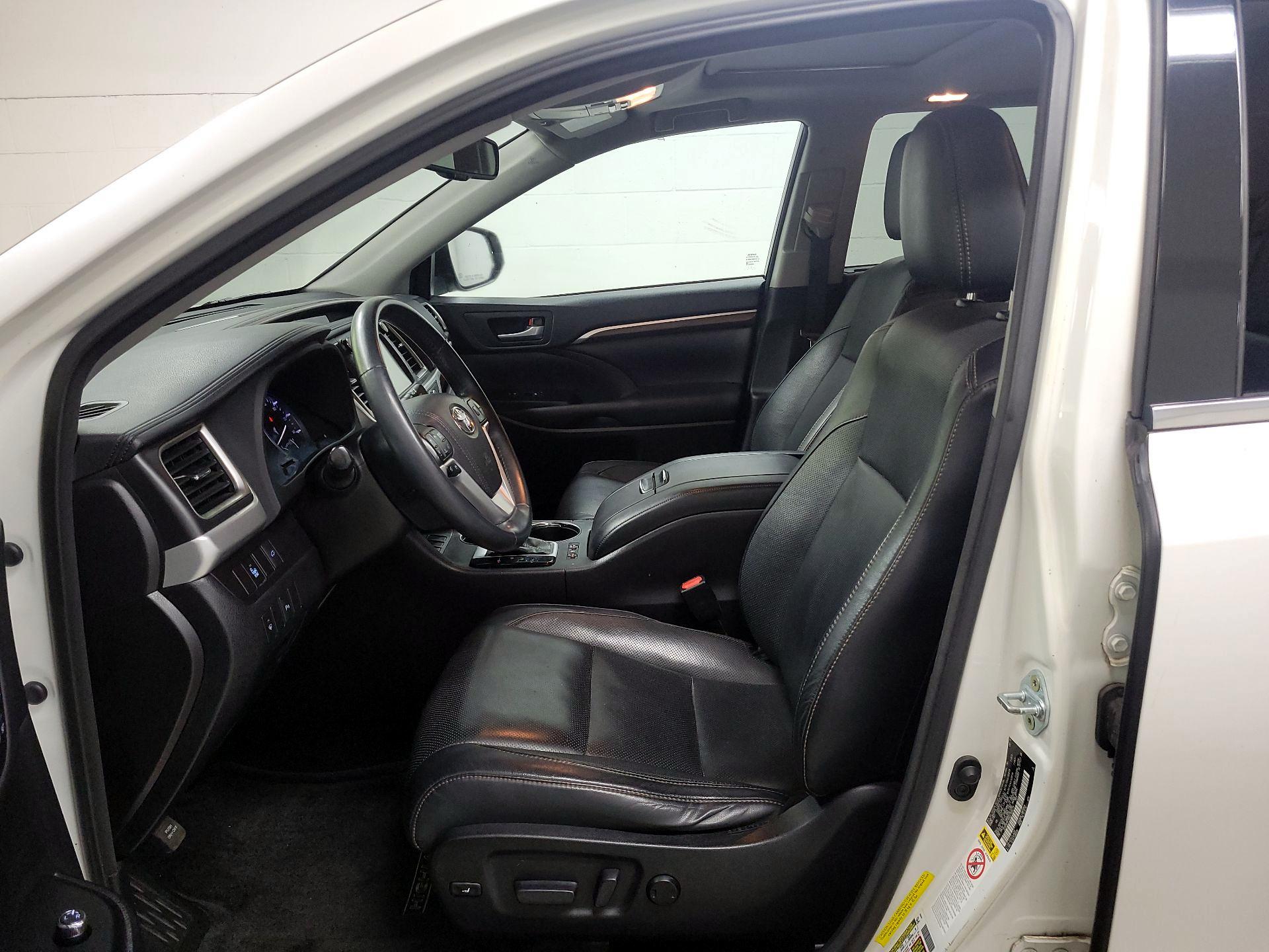 Thumbnail: 2016 Toyota Highlander - 11