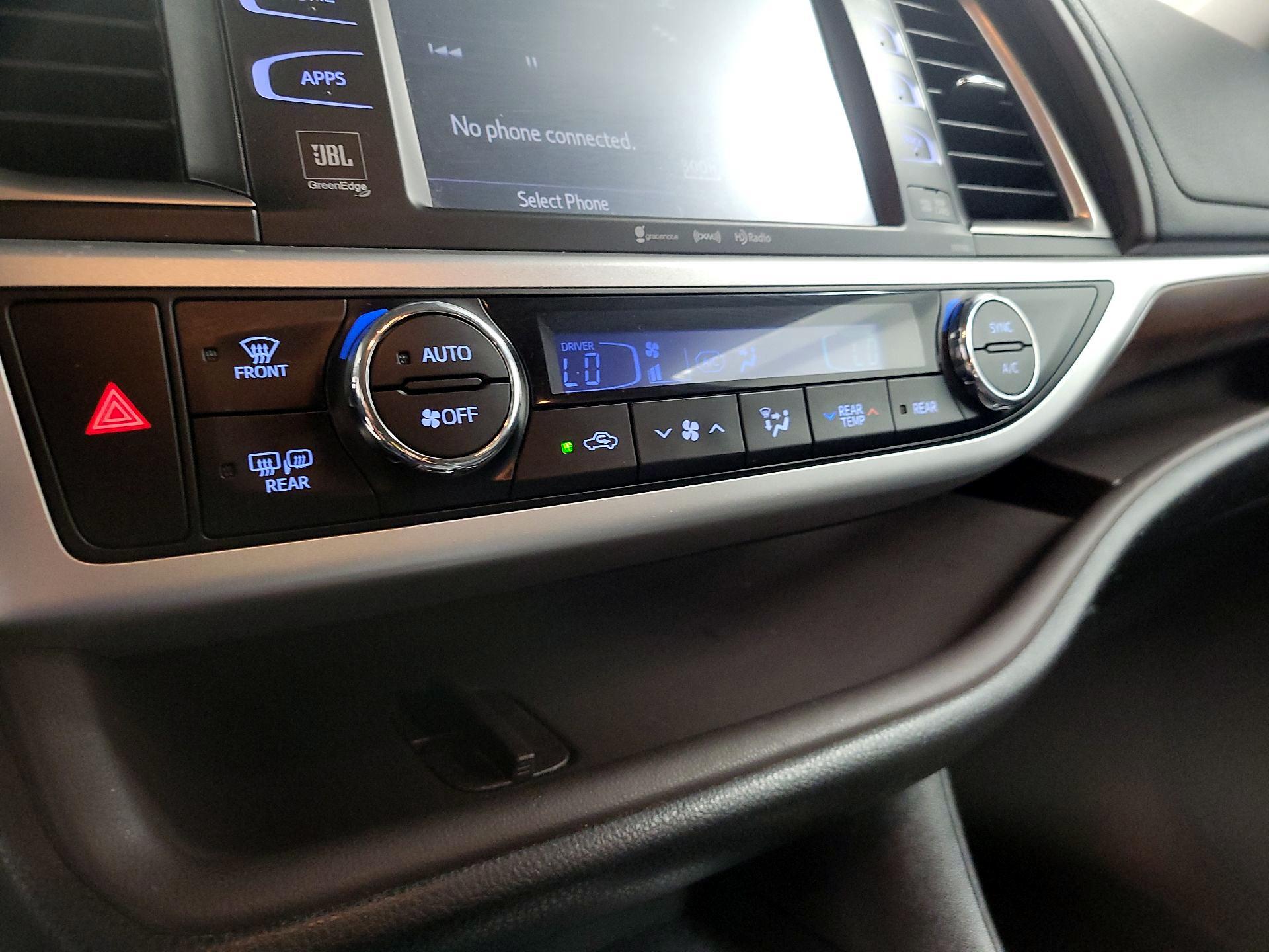 Thumbnail: 2016 Toyota Highlander - 14