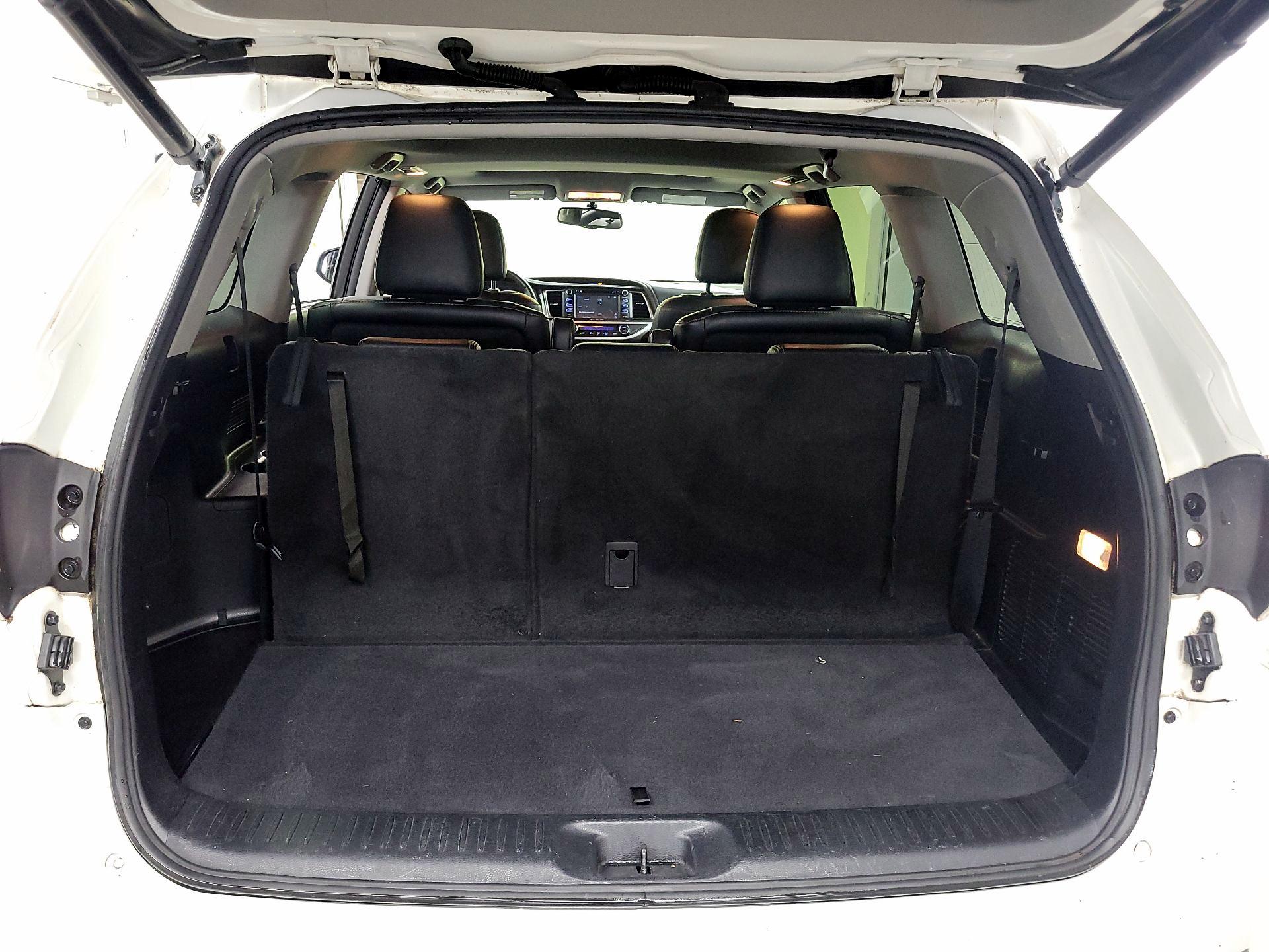Thumbnail: 2016 Toyota Highlander - 17