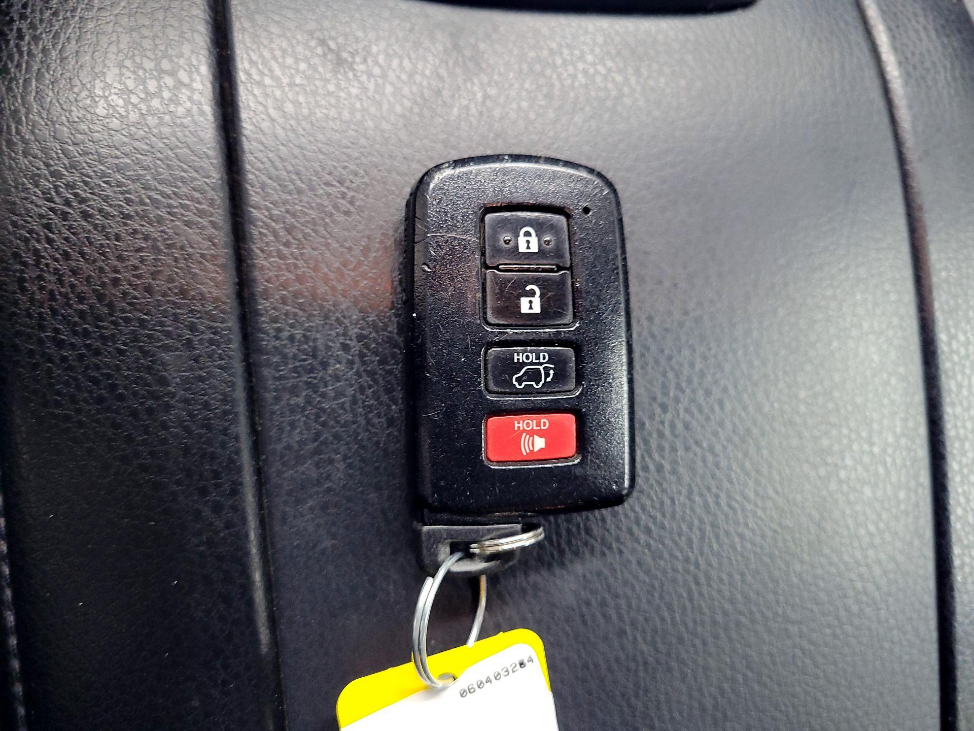 Thumbnail: 2016 Toyota Highlander - 19