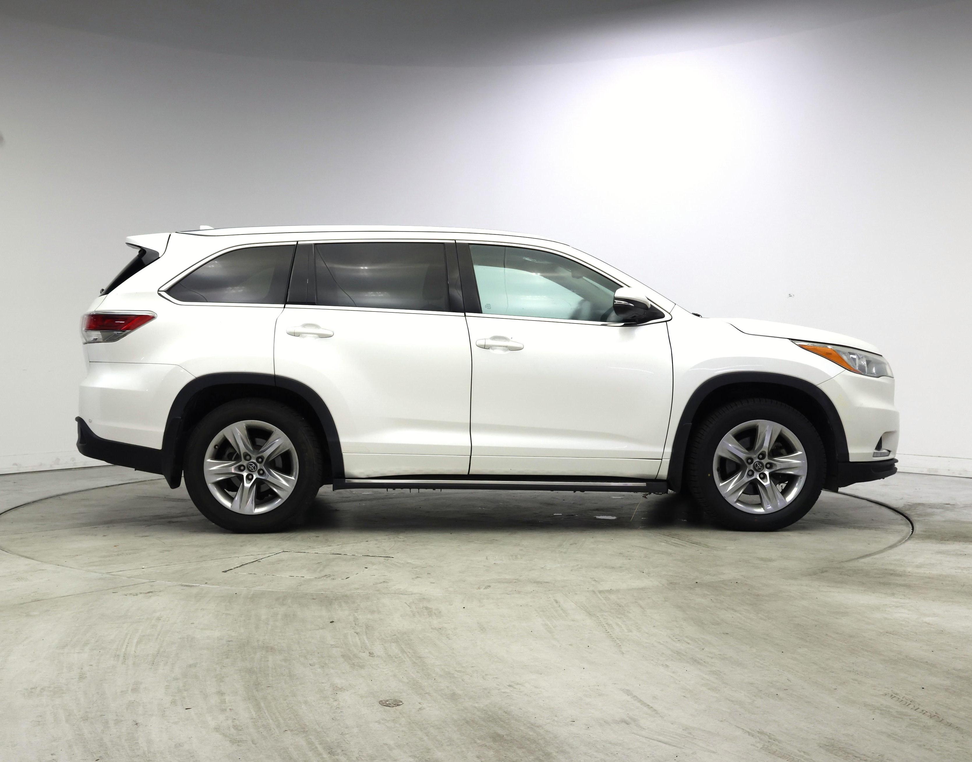 Thumbnail: 2016 Toyota Highlander - 7