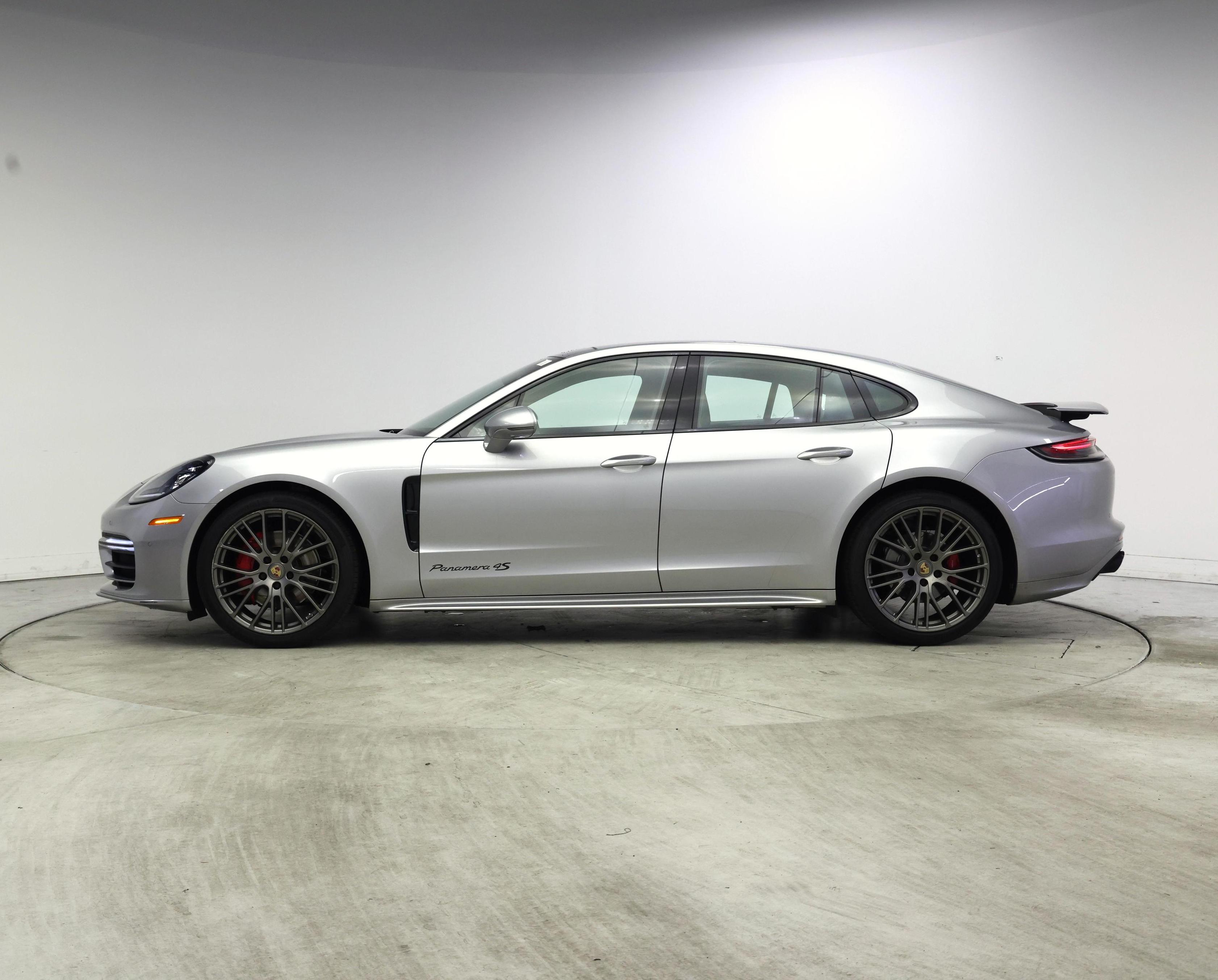 Thumbnail: 2021 Porsche Panamera - 3