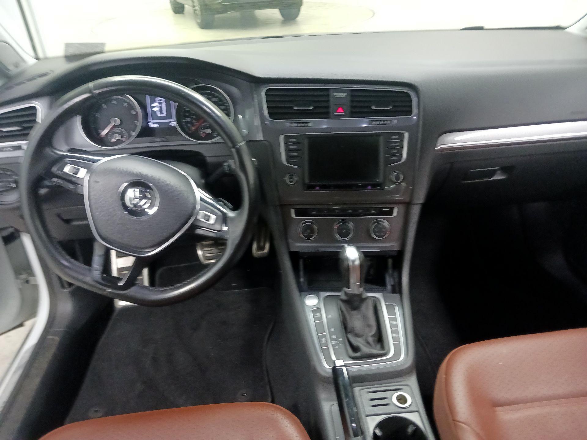 Thumbnail: 2017 Volkswagen Golf - 9