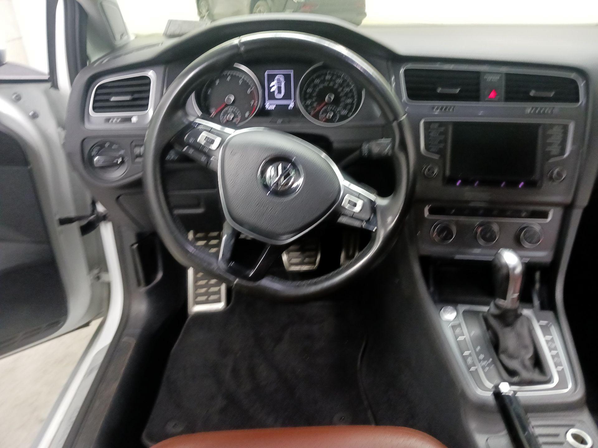 Thumbnail: 2017 Volkswagen Golf - 10