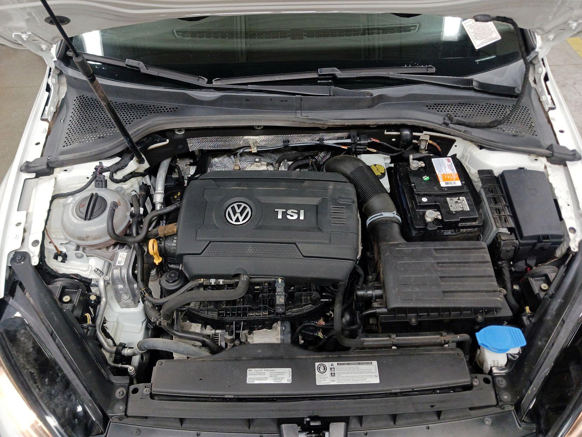 Thumbnail: 2017 Volkswagen Golf - 18