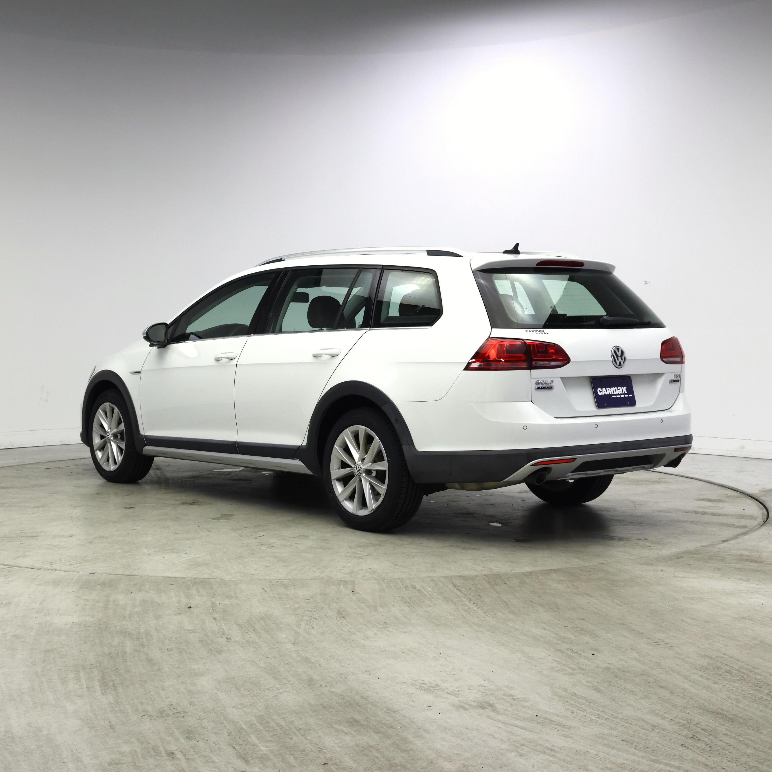 Thumbnail: 2017 Volkswagen Golf - 2