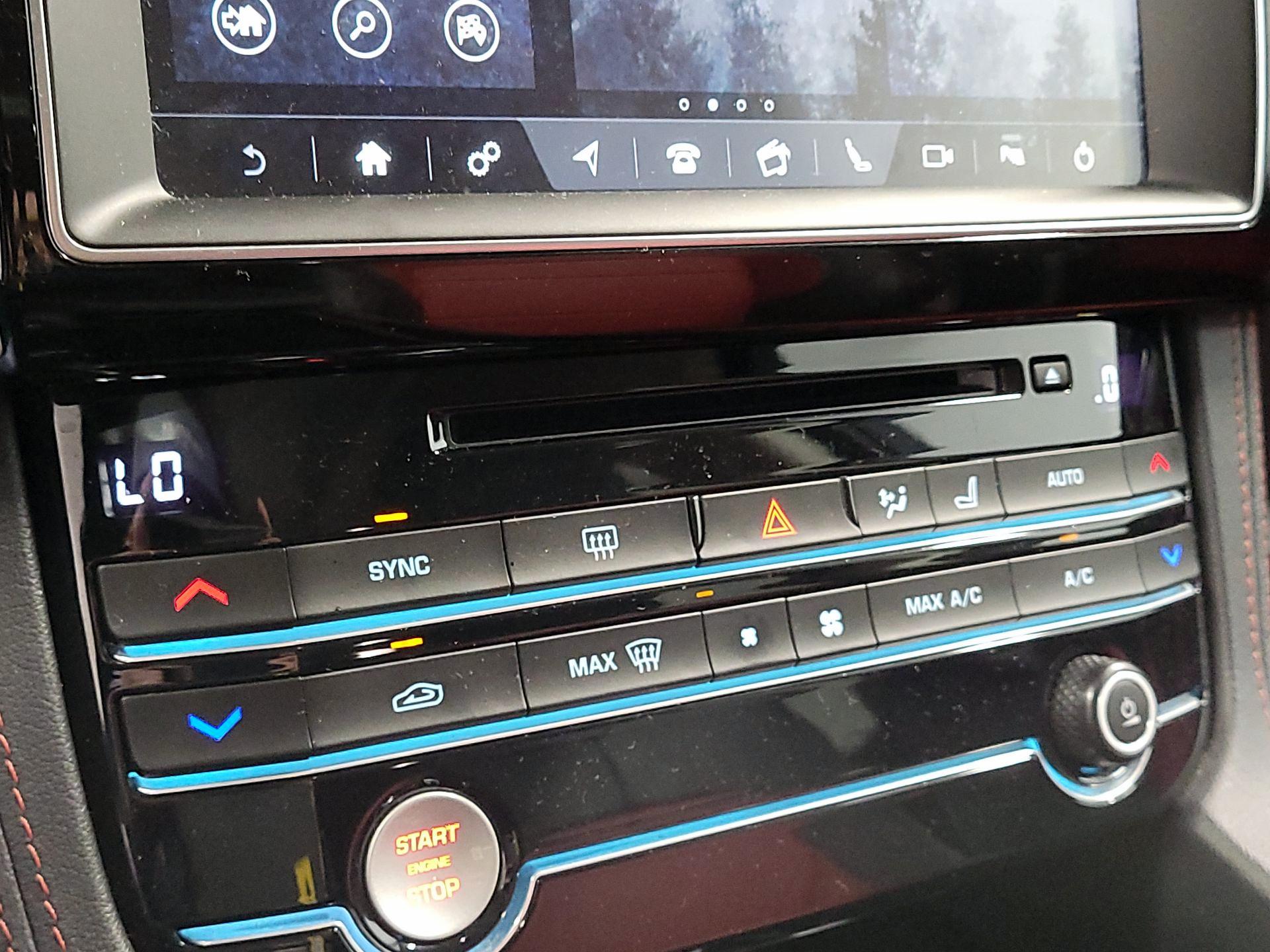 Thumbnail: 2020 Jaguar F-Pace - 17