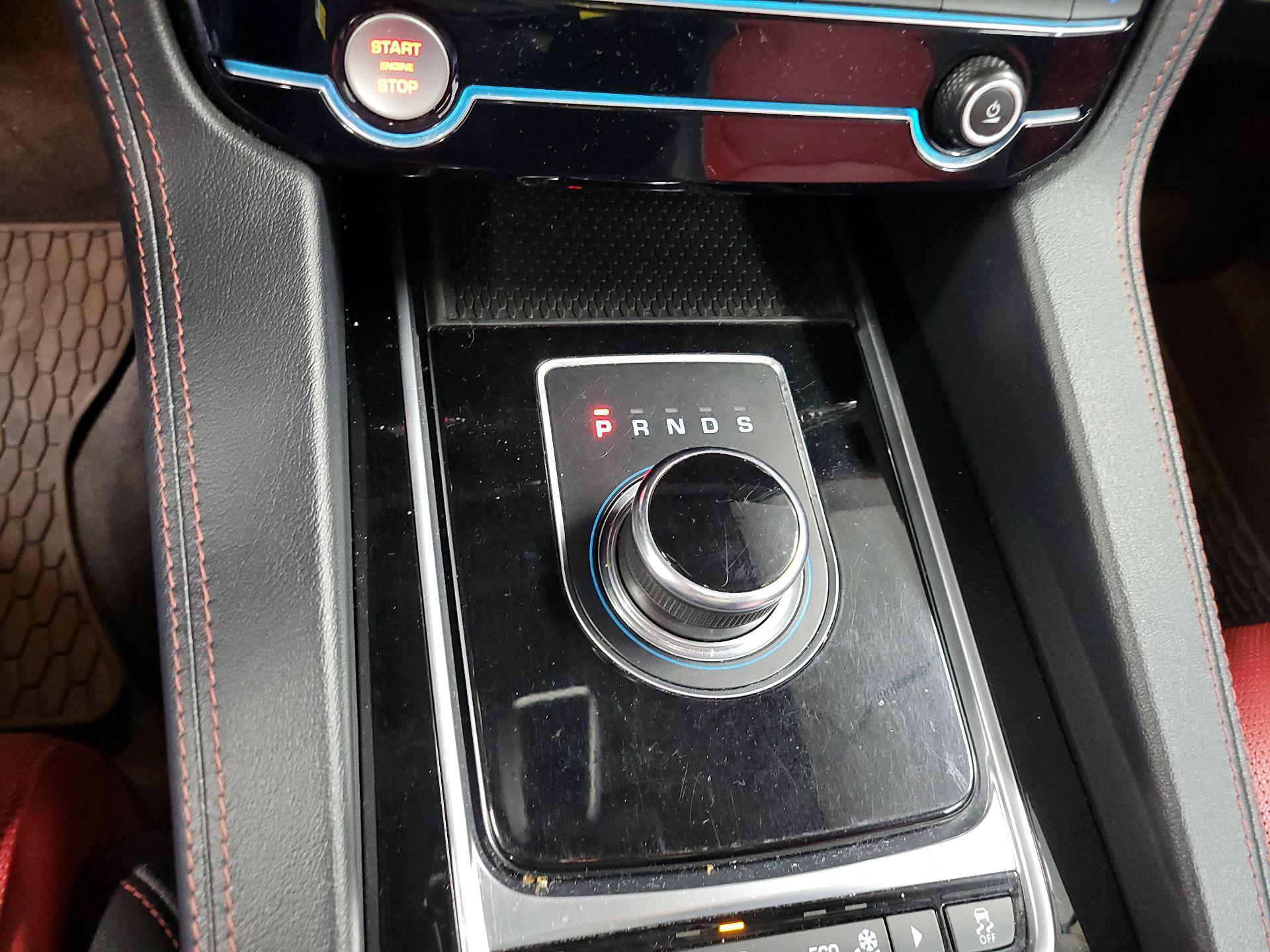 Thumbnail: 2020 Jaguar F-Pace - 18