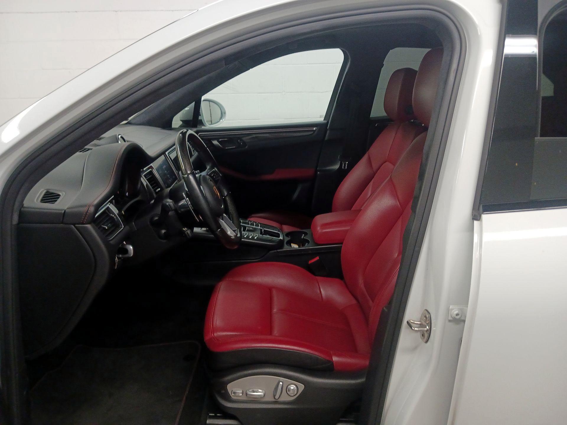 Thumbnail: 2018 Porsche Macan - 11