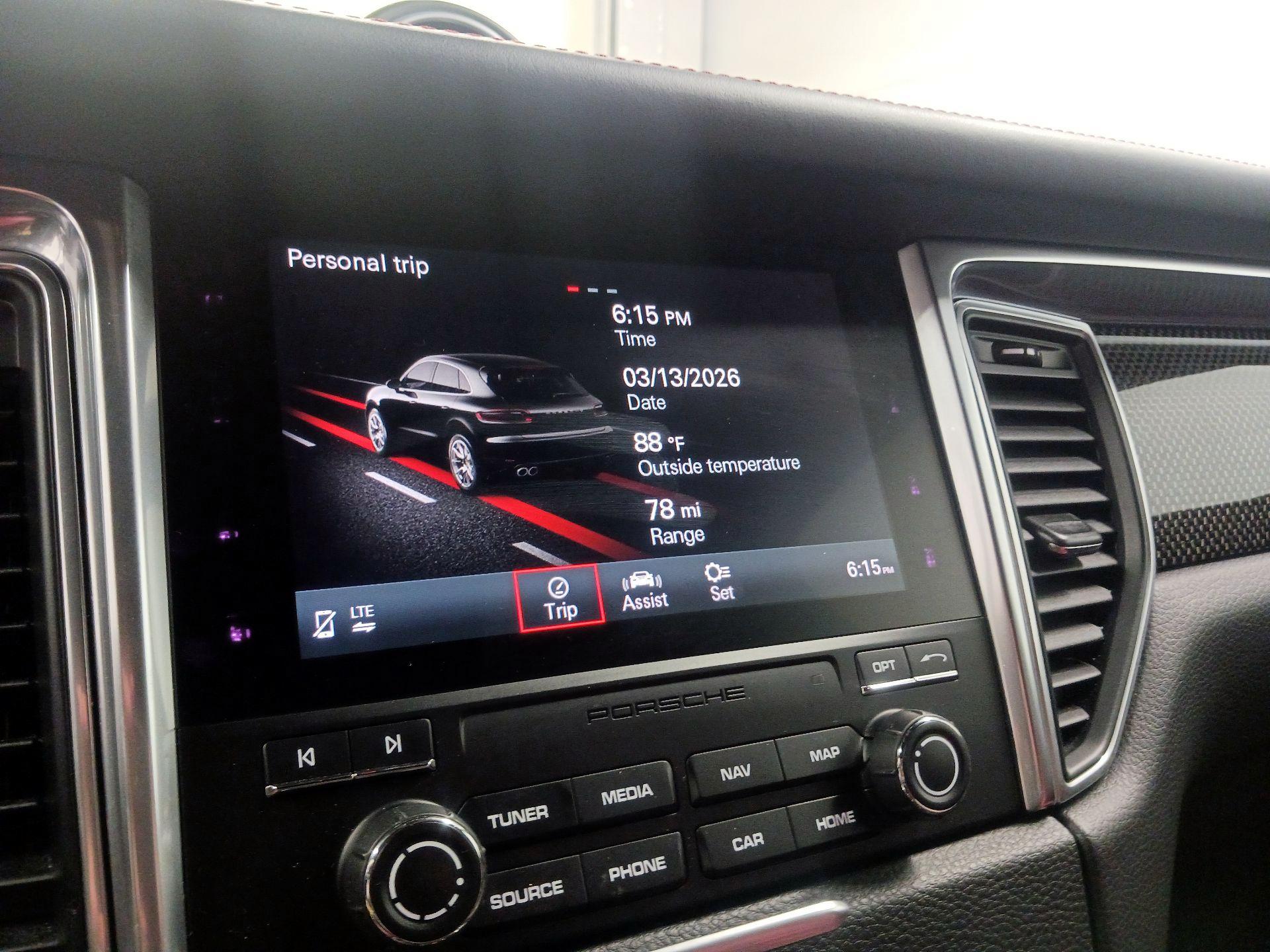 Thumbnail: 2018 Porsche Macan - 13