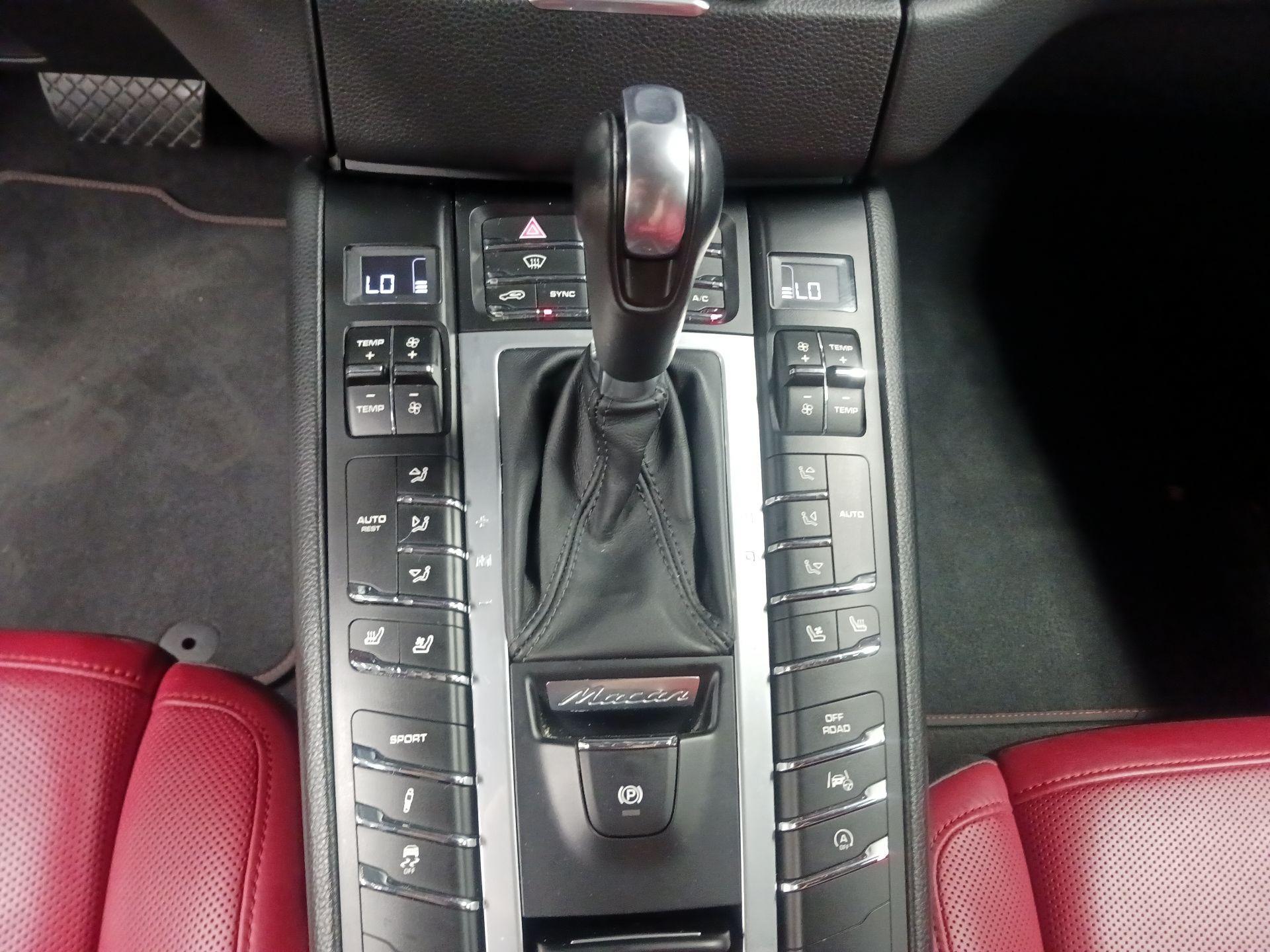 Thumbnail: 2018 Porsche Macan - 15