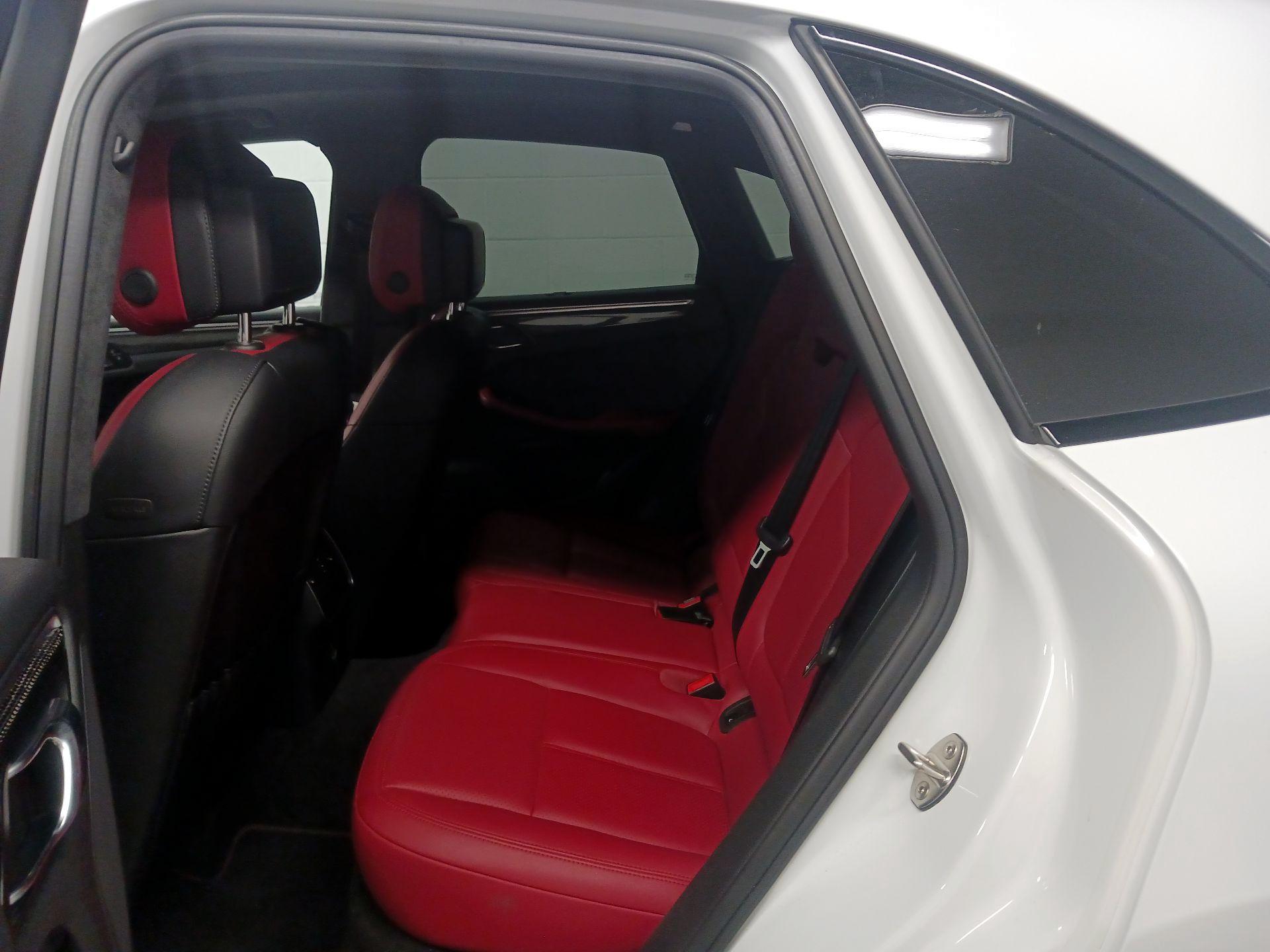 Thumbnail: 2018 Porsche Macan - 16