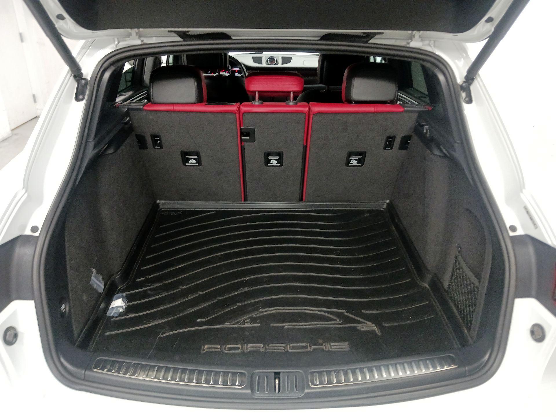 Thumbnail: 2018 Porsche Macan - 17