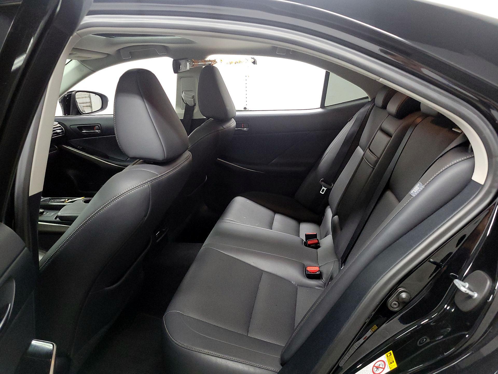 Thumbnail: 2016 Lexus IS - 17