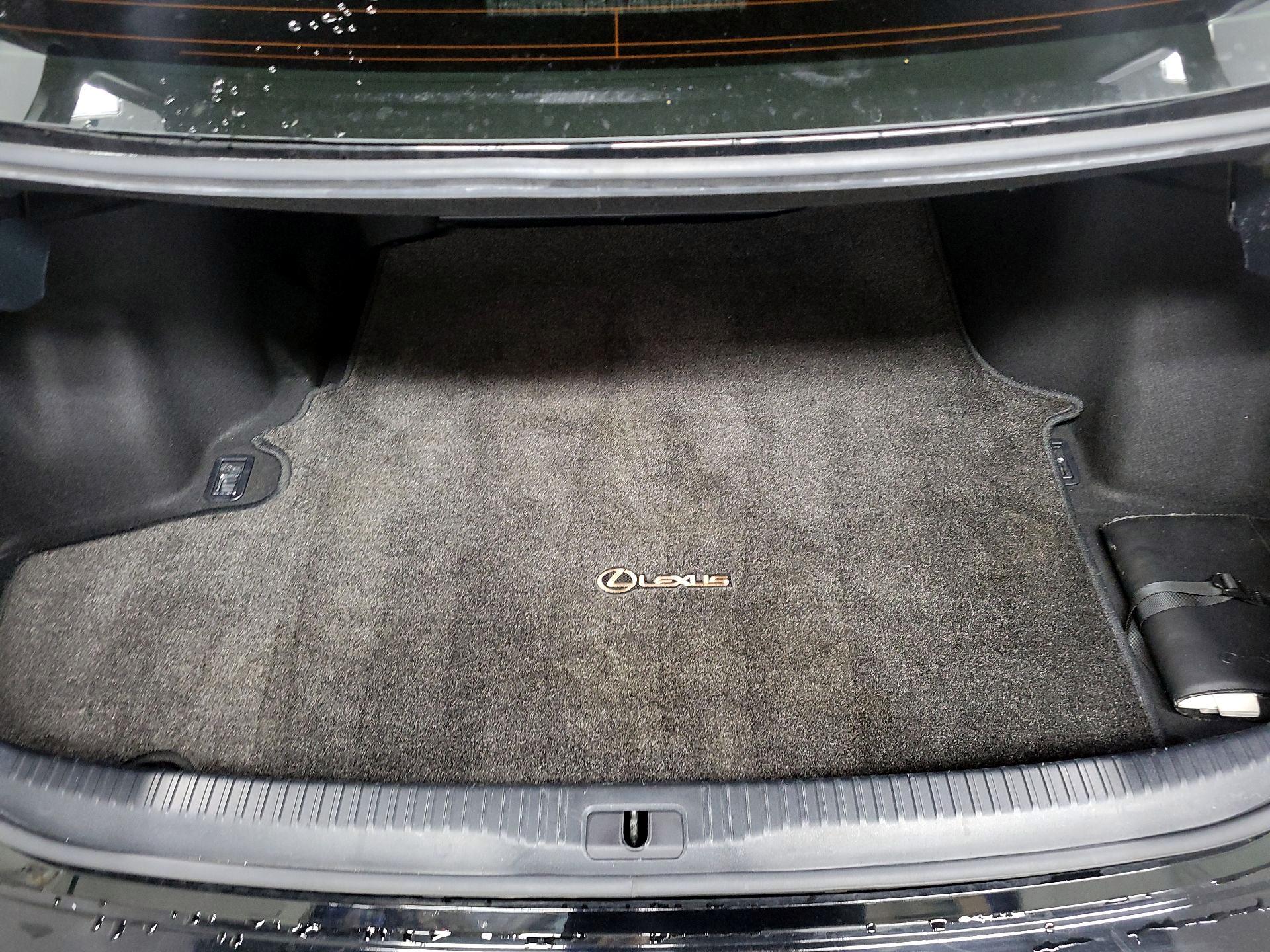 Thumbnail: 2016 Lexus IS - 18