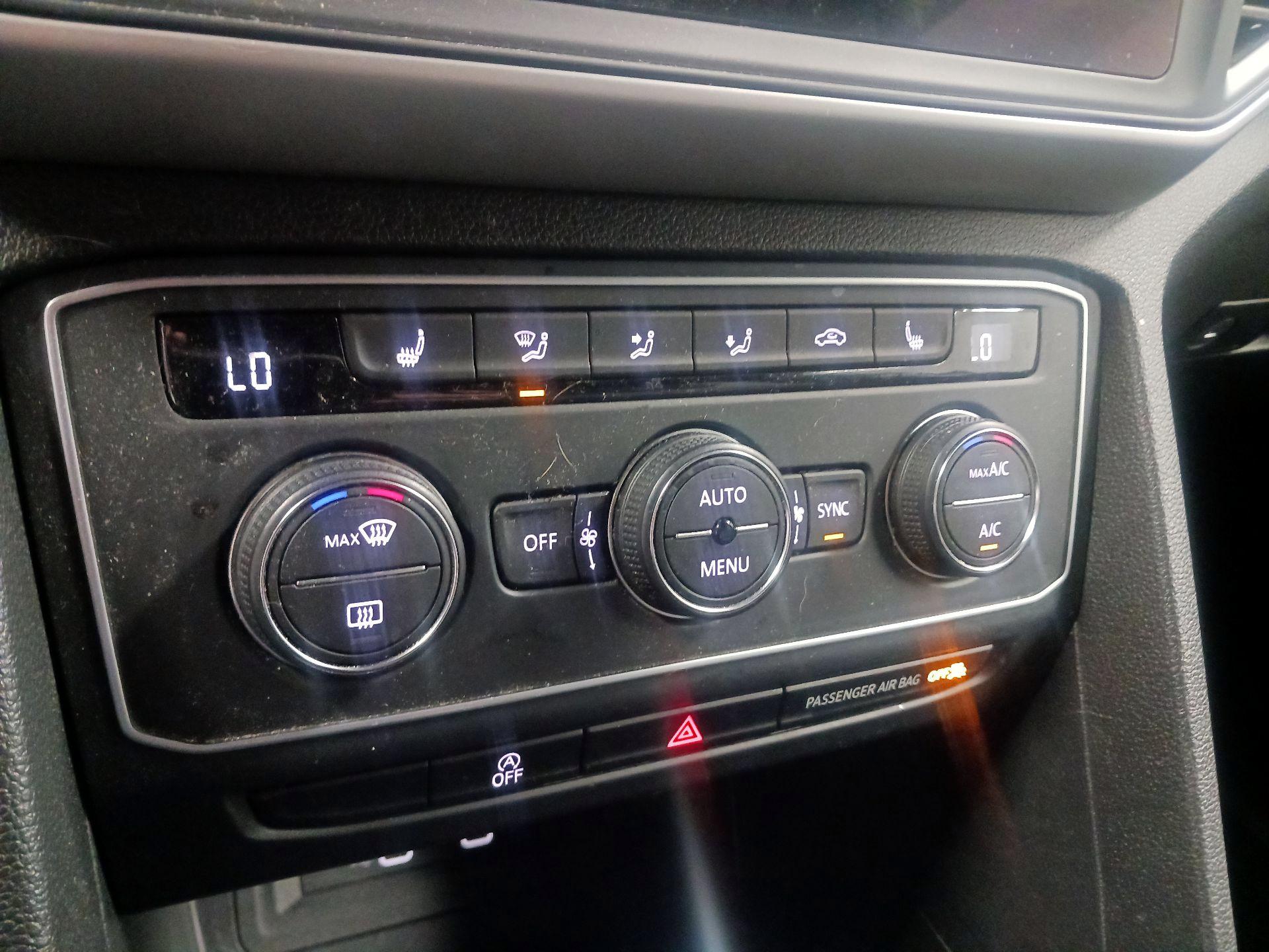 Thumbnail: 2021 Volkswagen Atlas - 16