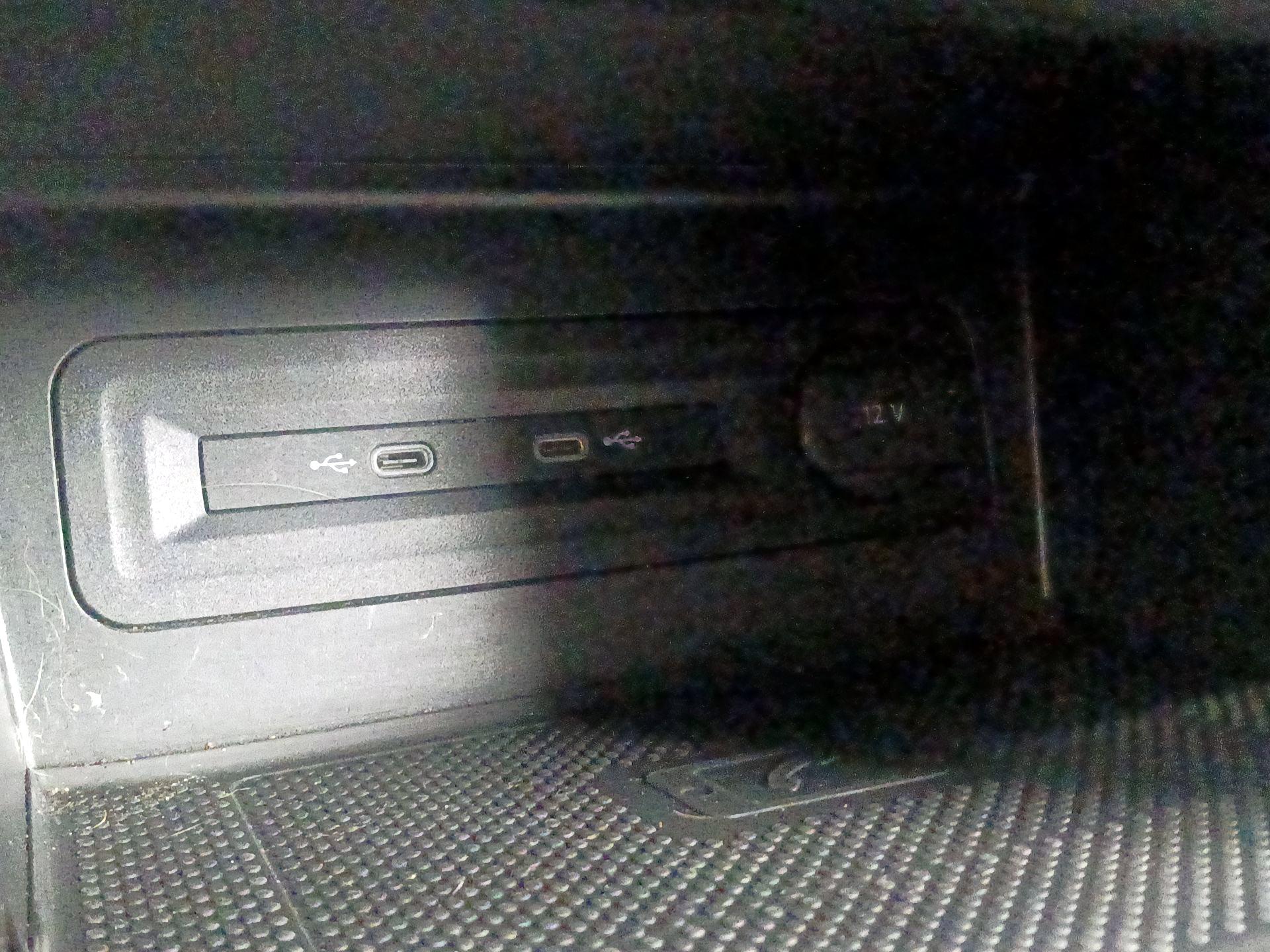 Thumbnail: 2021 Volkswagen Atlas - 18