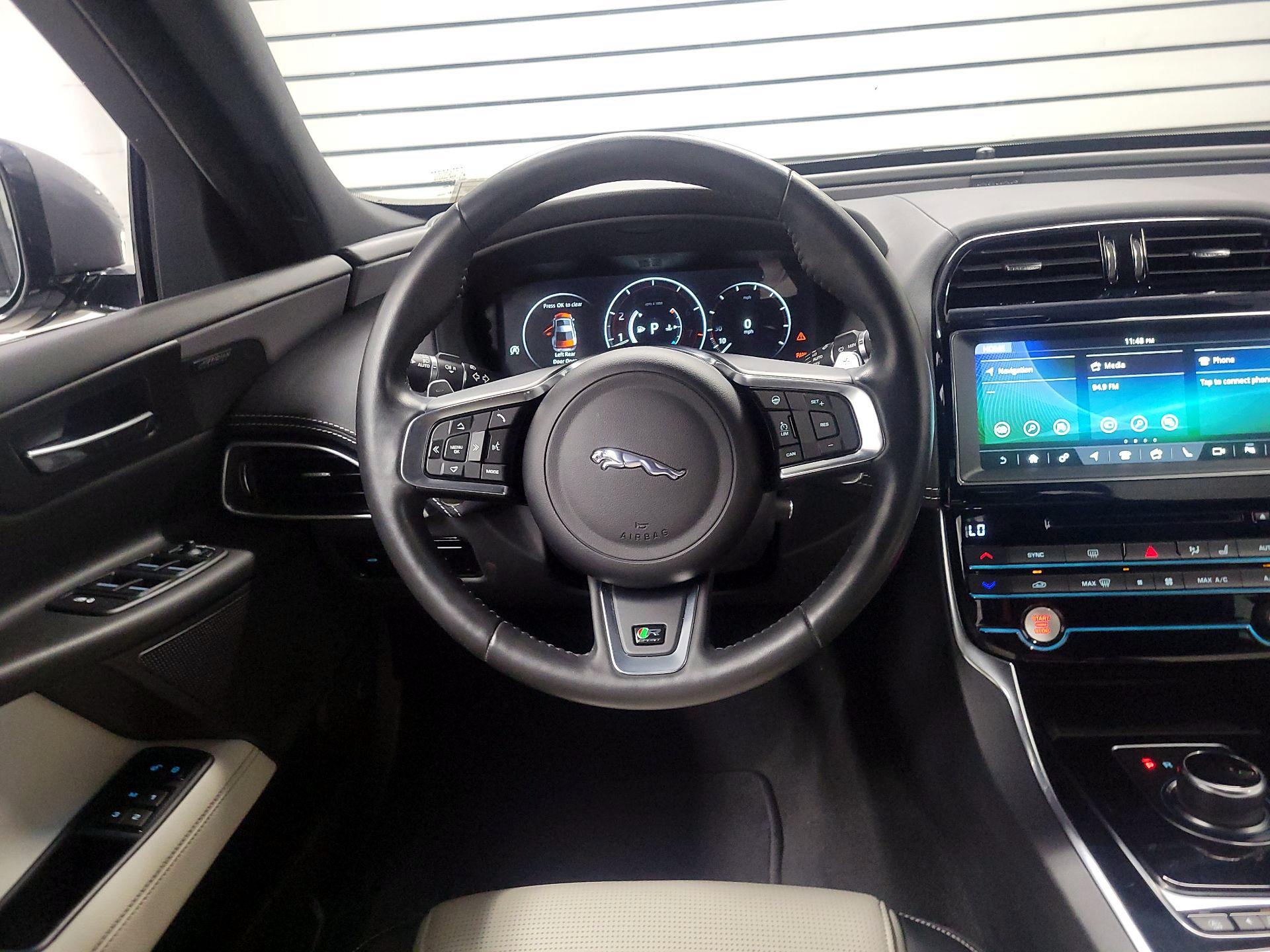 Thumbnail: 2018 Jaguar XE - 10