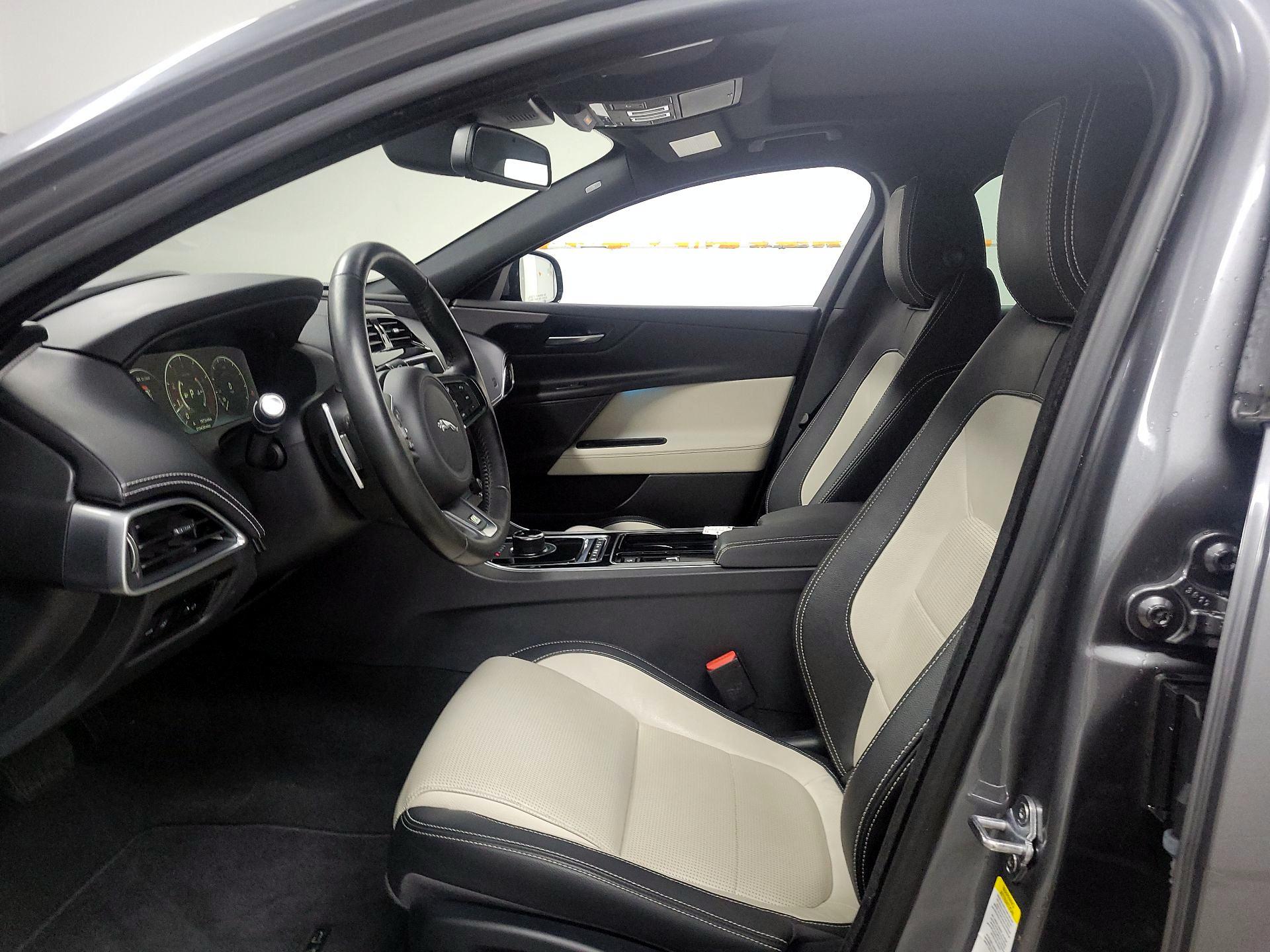 Thumbnail: 2018 Jaguar XE - 11