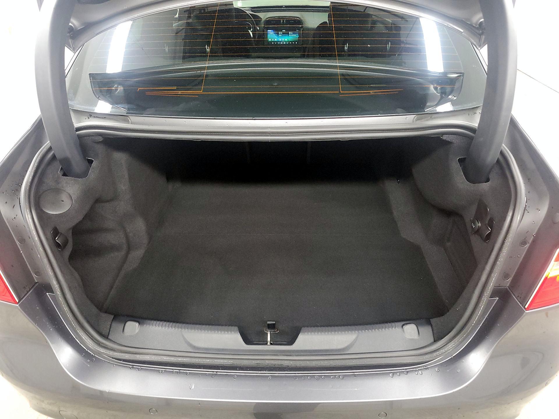 Thumbnail: 2018 Jaguar XE - 18