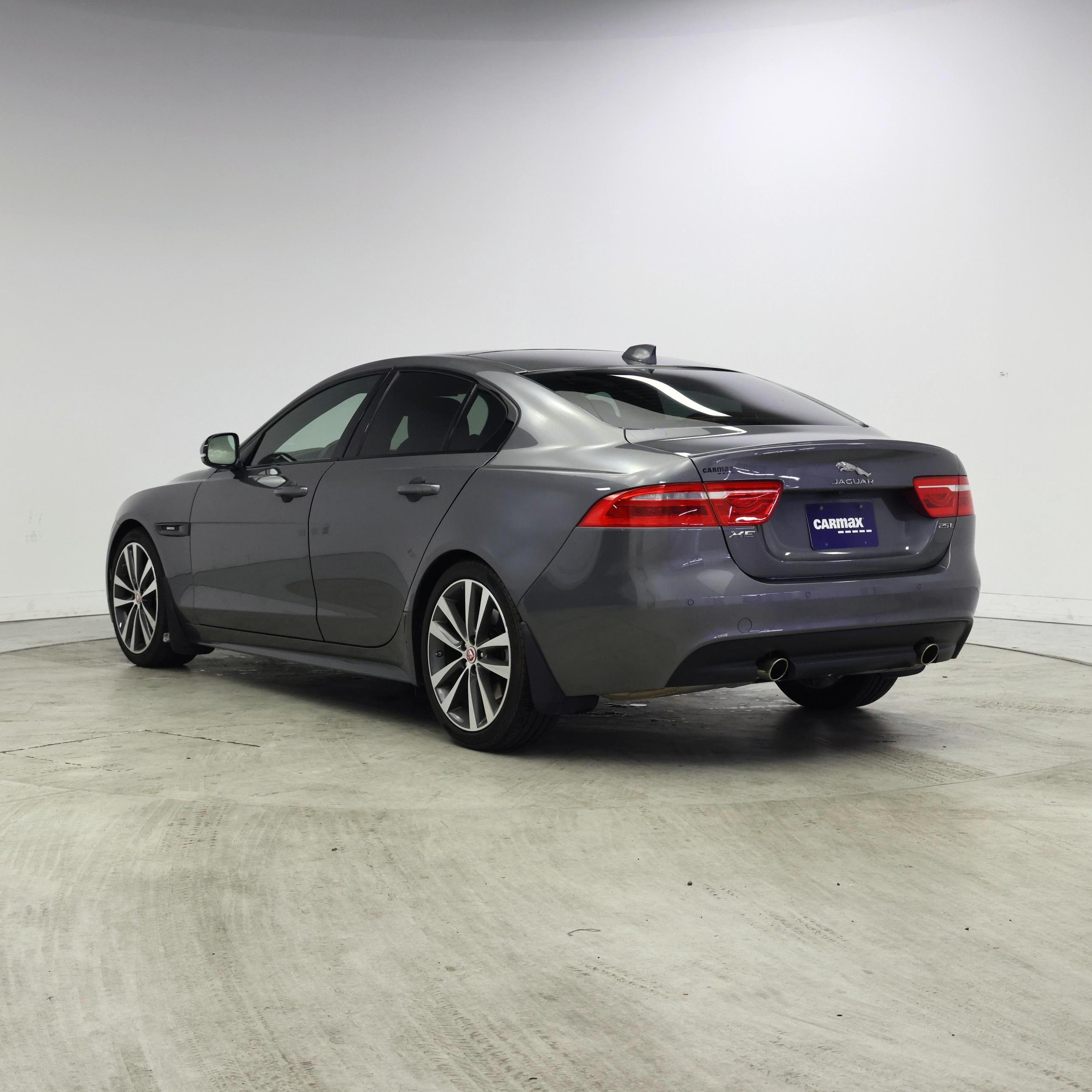 Thumbnail: 2018 Jaguar XE - 2