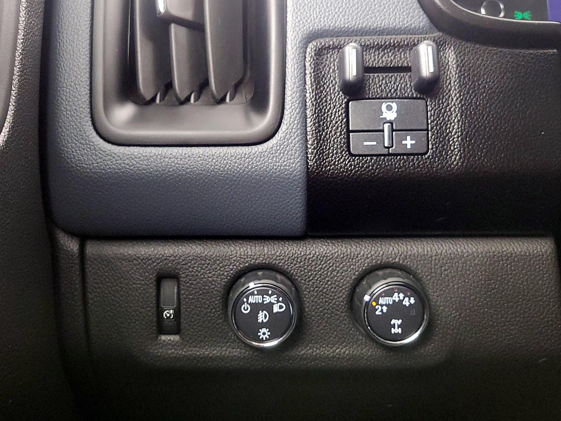 Thumbnail: 2021 Chevrolet Colorado - 13