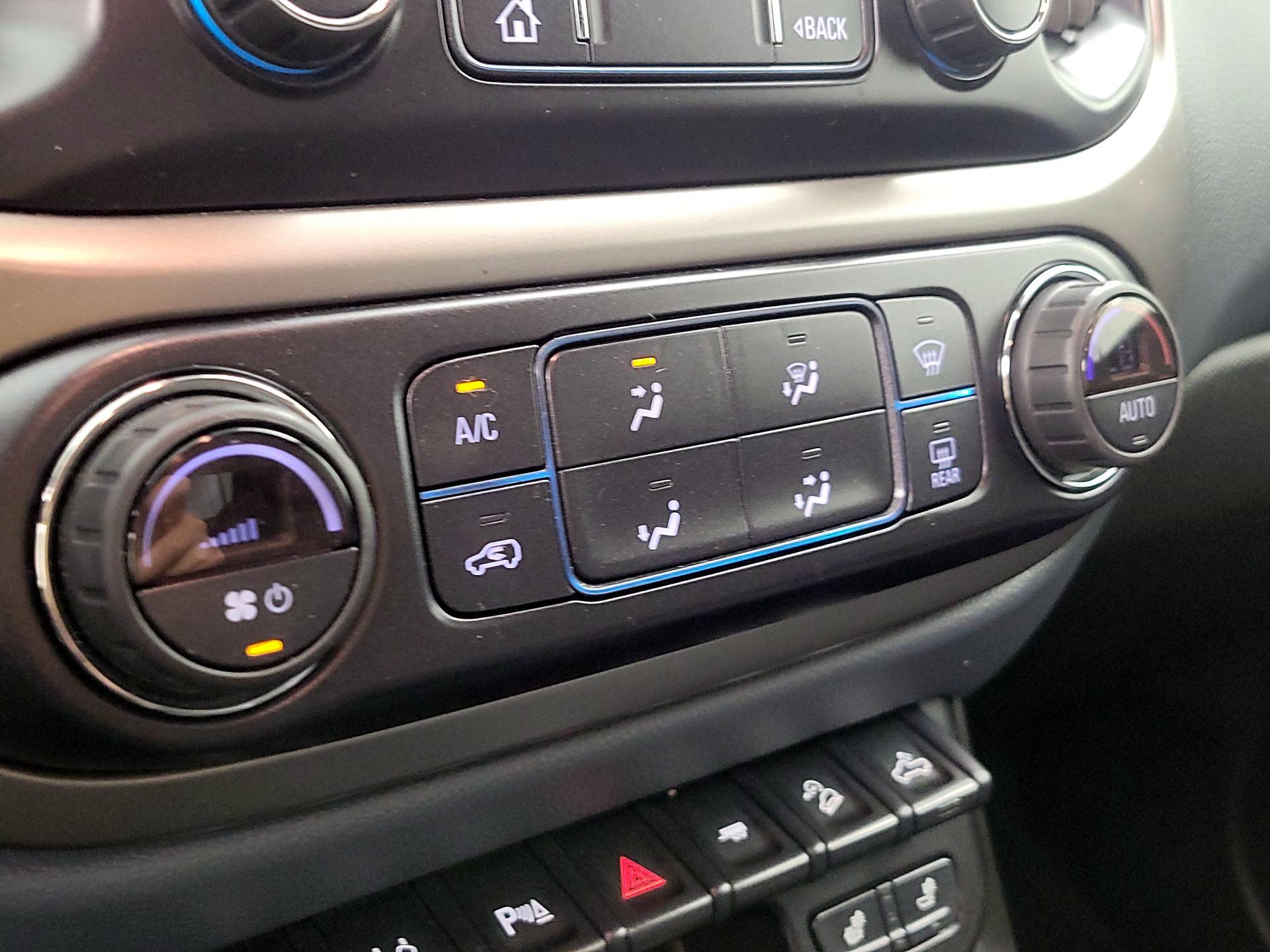 Thumbnail: 2021 Chevrolet Colorado - 17