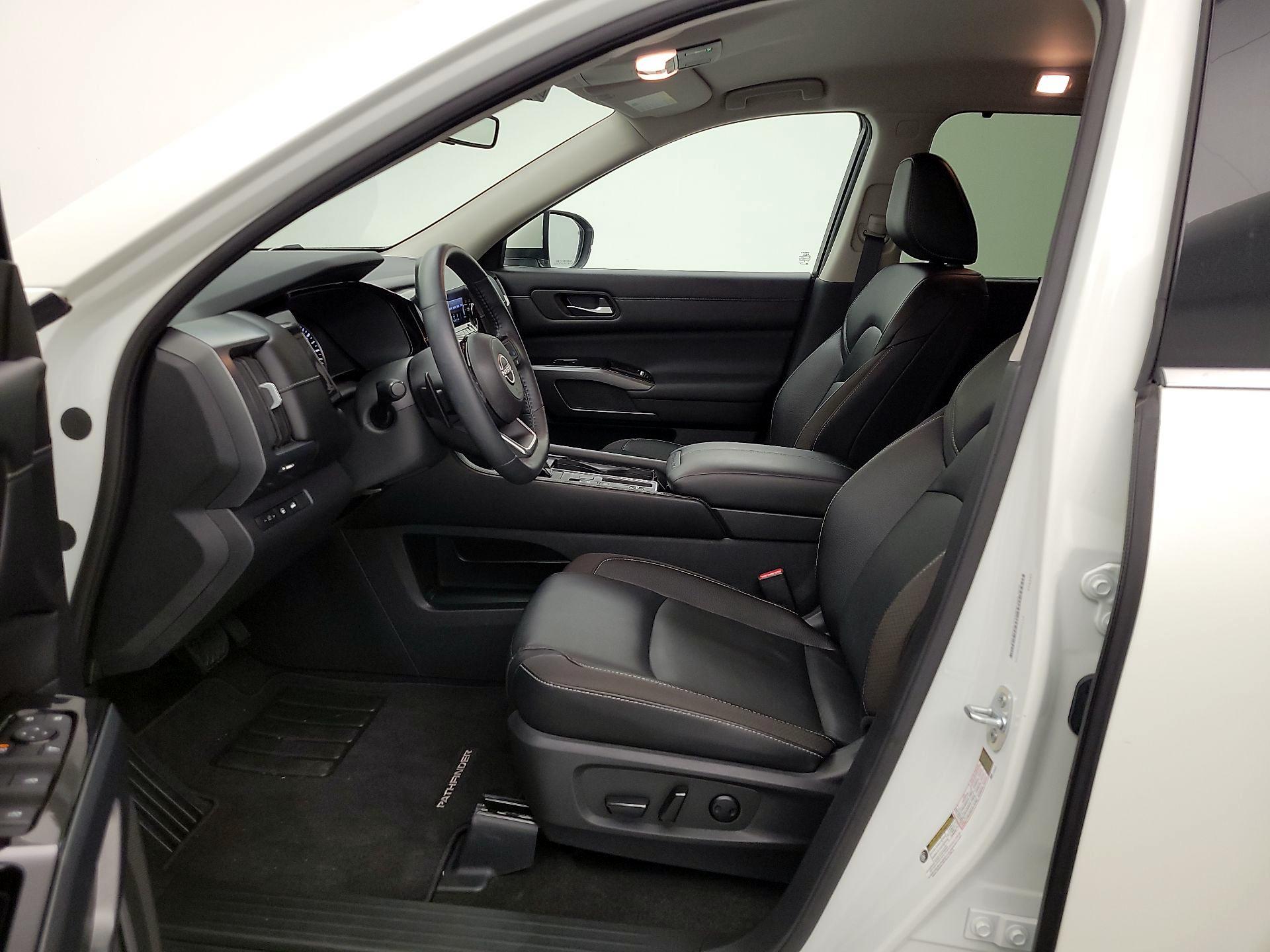 Thumbnail: 2023 Nissan Pathfinder - 9