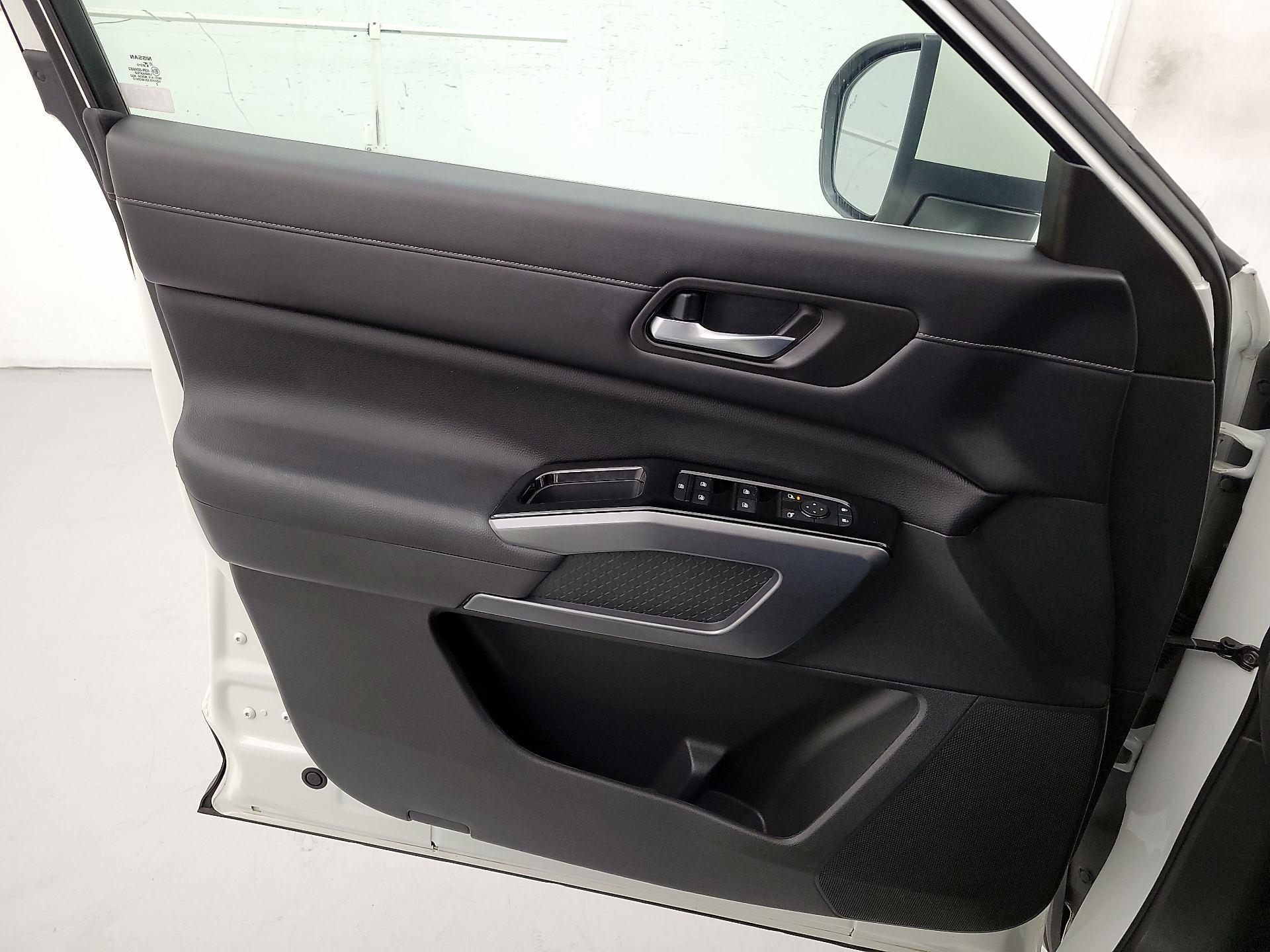 Thumbnail: 2023 Nissan Pathfinder - 10