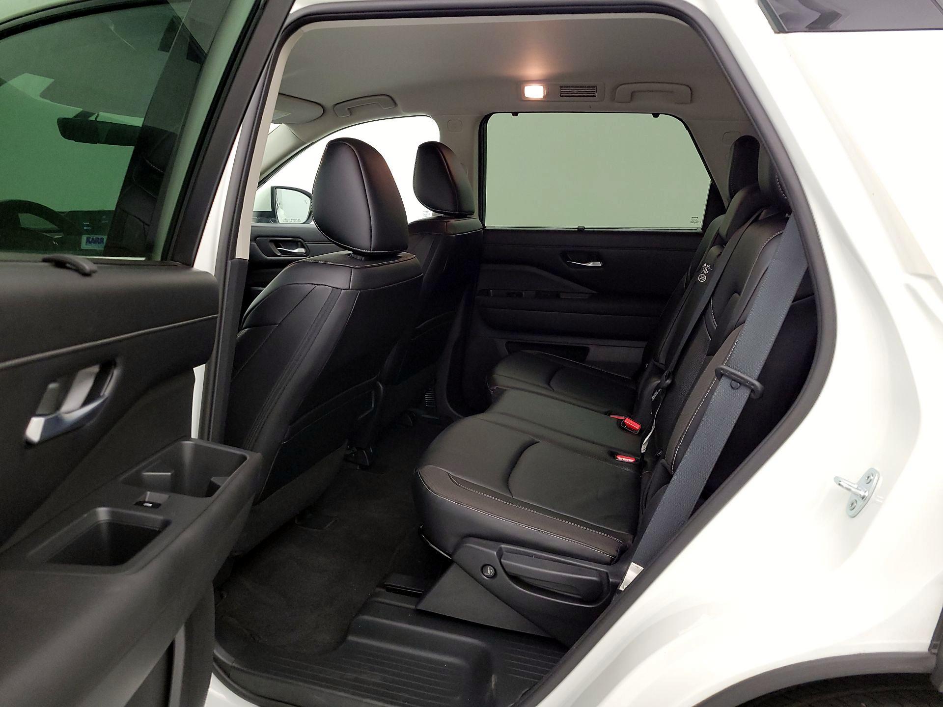 Thumbnail: 2023 Nissan Pathfinder - 17